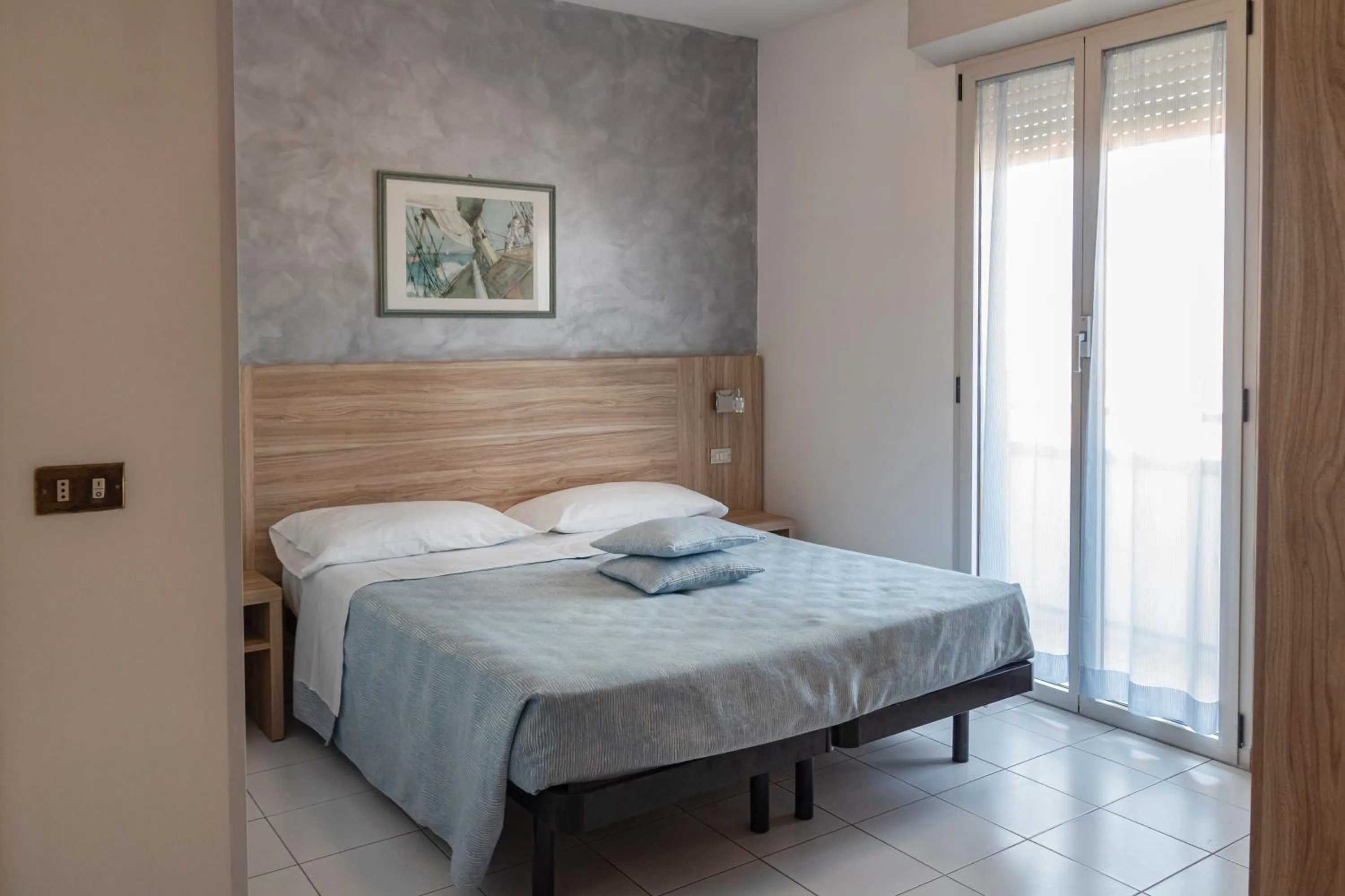 Photo of the whole room in Hotel Boston