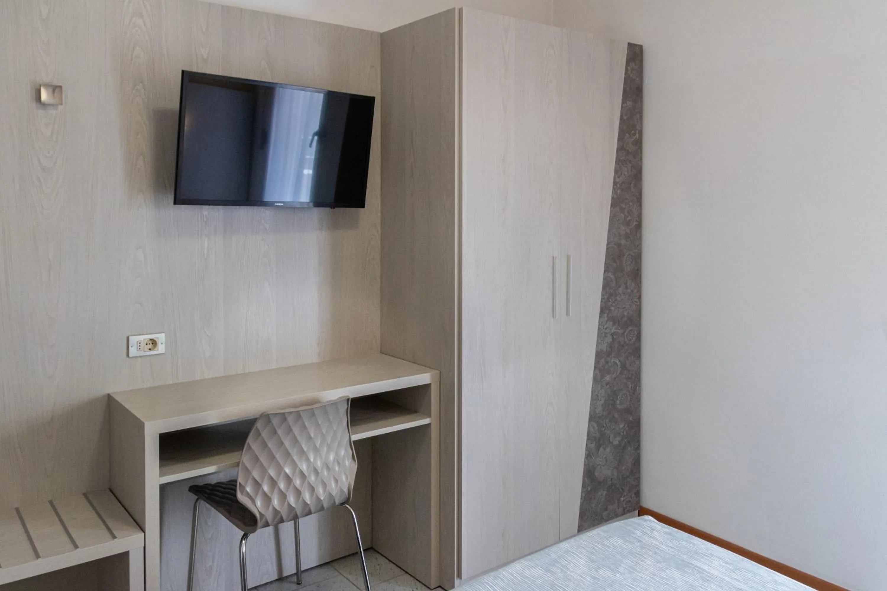 TV and multimedia in Hotel Boston