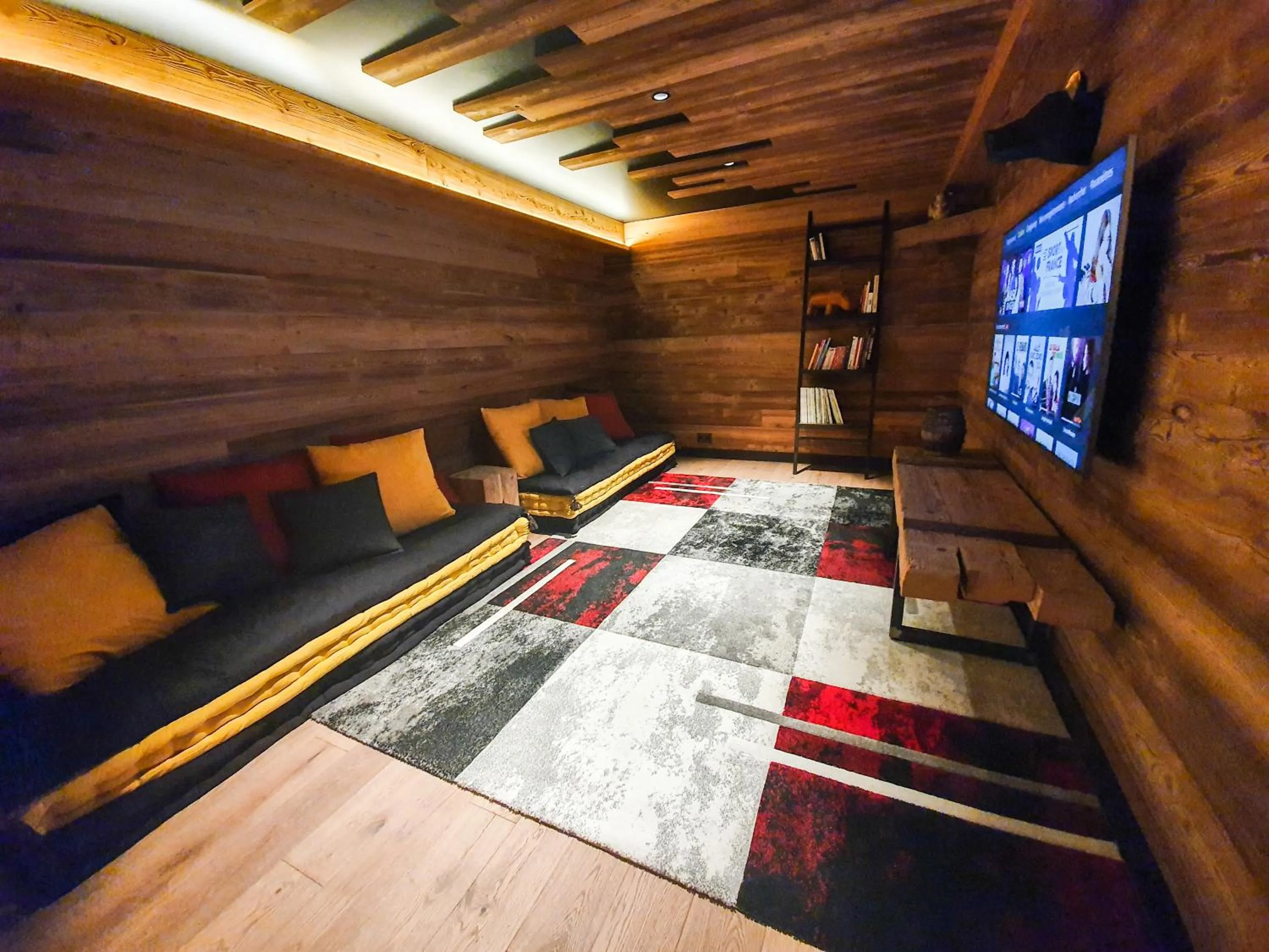 Communal lounge/ TV room in CHALET 1703 - Refuge Alpin avec Spa & Sauna - l'esprit maison au Coeur des Alpes - Adults Only