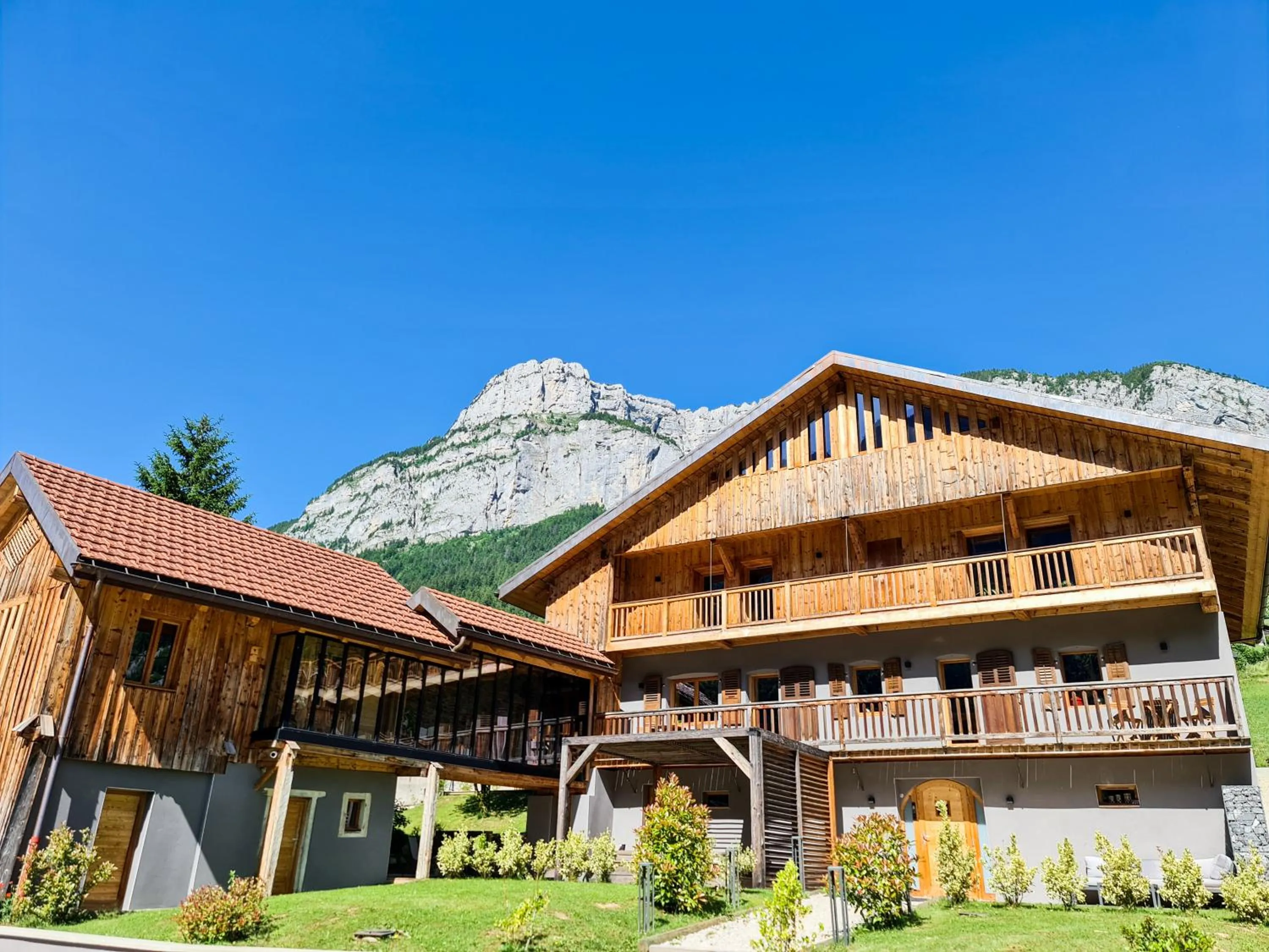 Property building in CHALET 1703 - Refuge Alpin avec Spa & Sauna - l'esprit maison au Coeur des Alpes - Adults Only