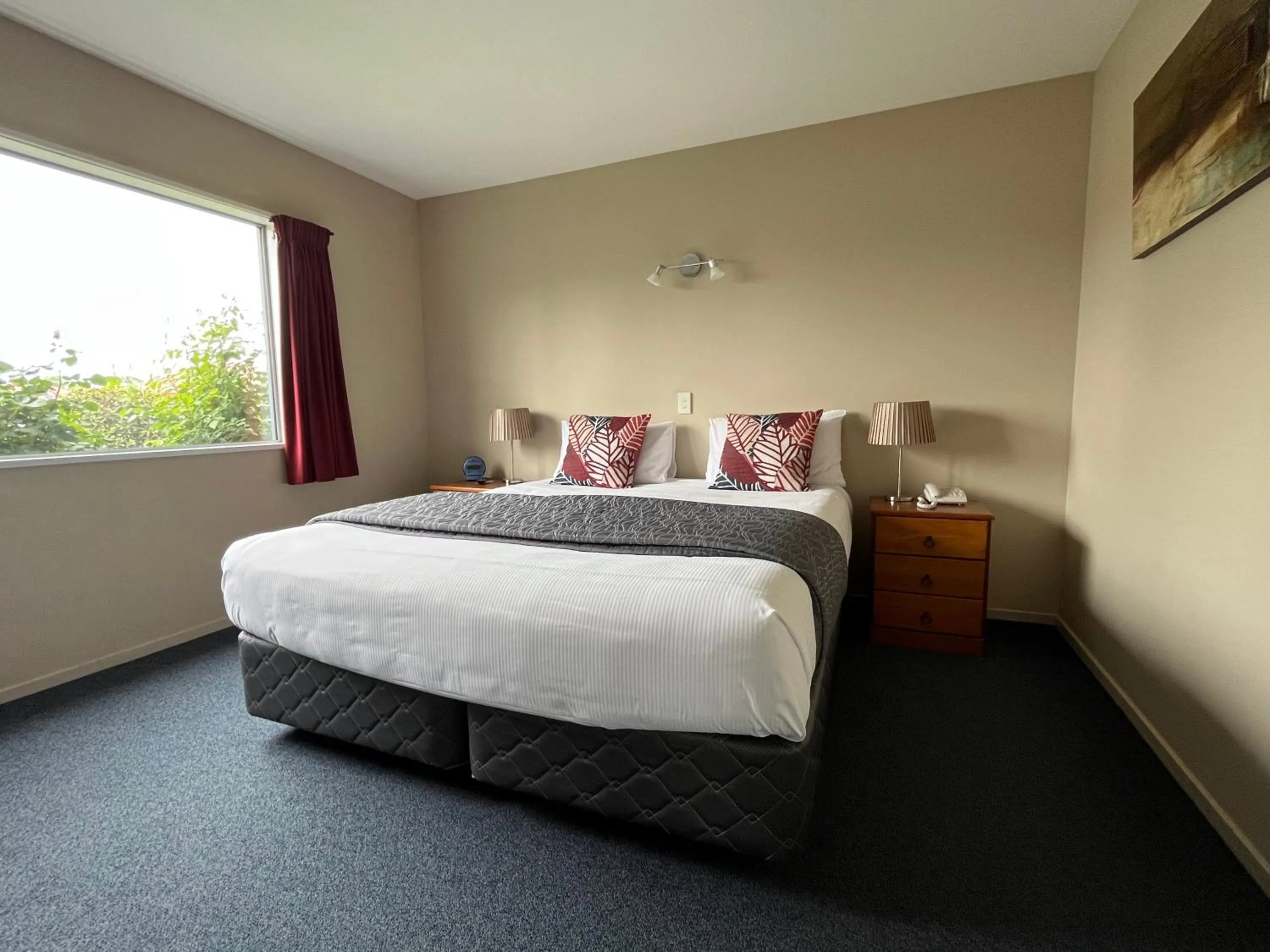 Bedroom, Bed in Phoenix Motels