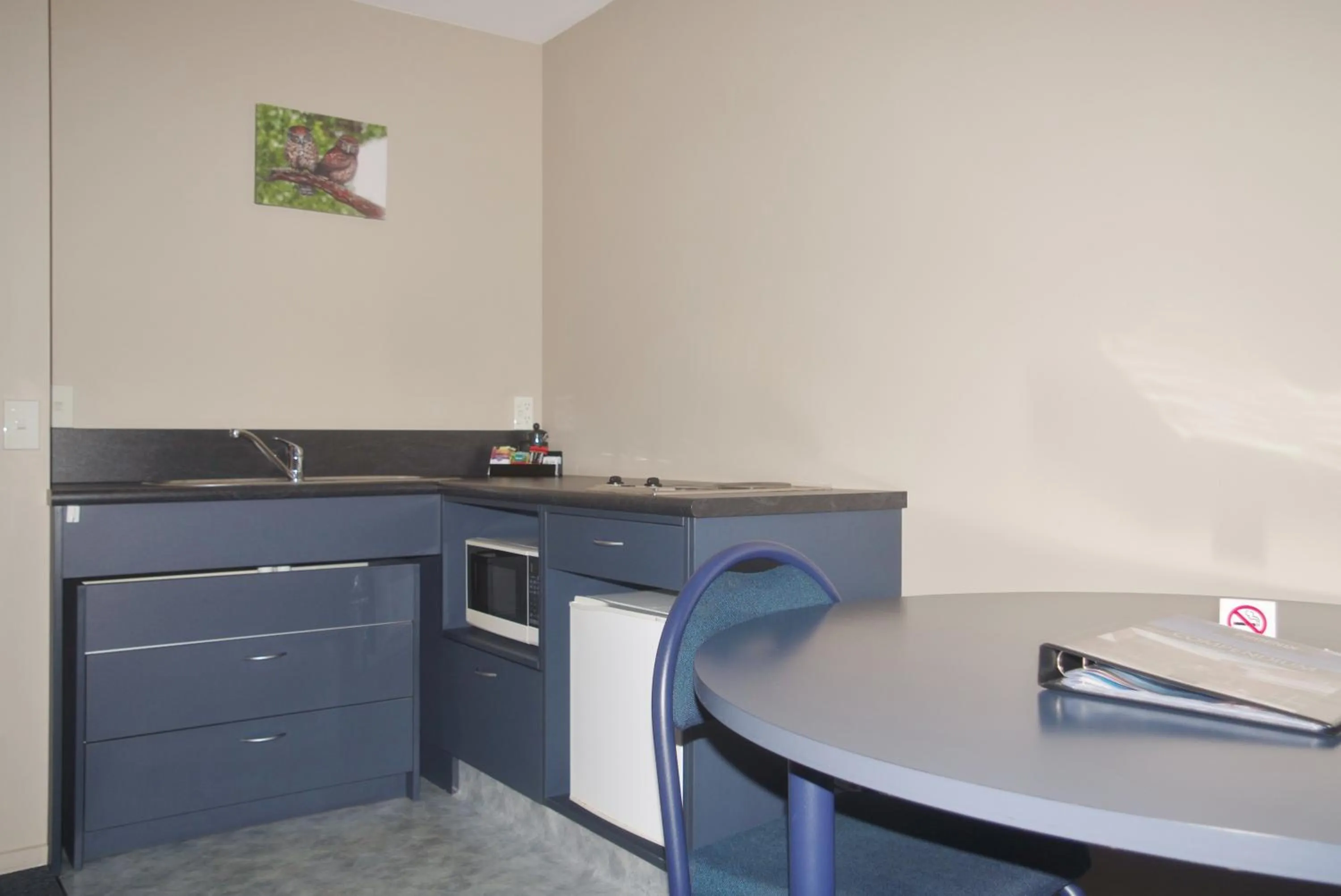 Kitchen or kitchenette in Phoenix Motels