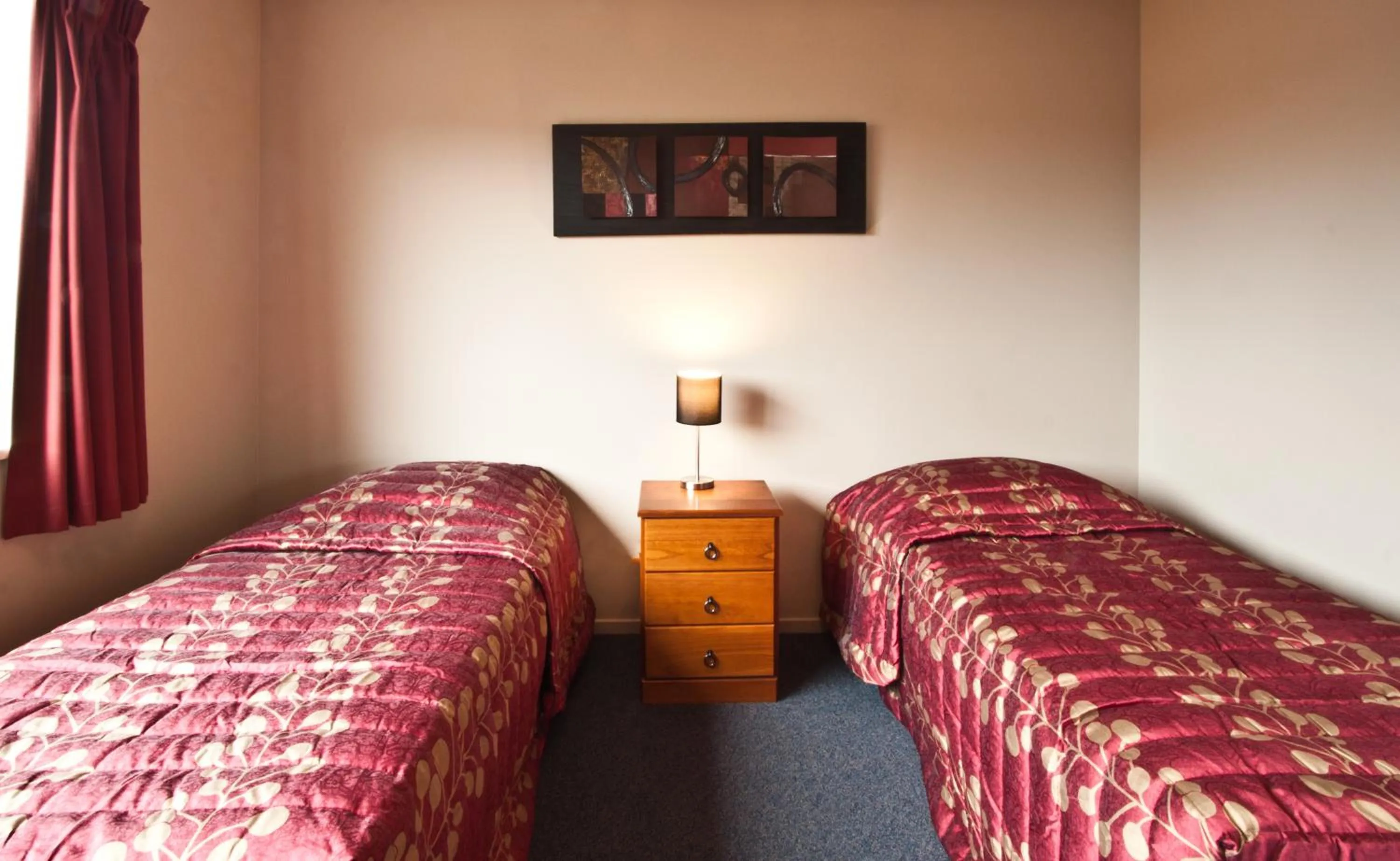 Bedroom, Bed in Phoenix Motels
