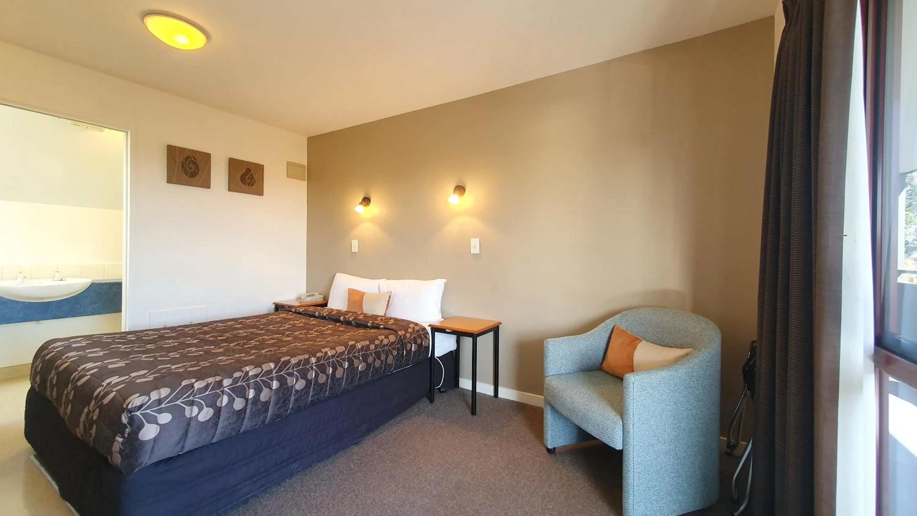 Bed in Airways Motel