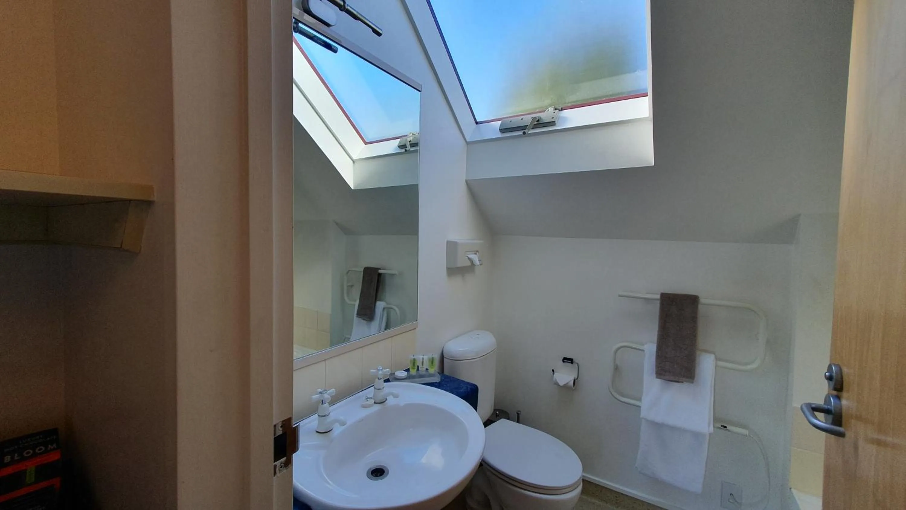 Toilet in Airways Motel