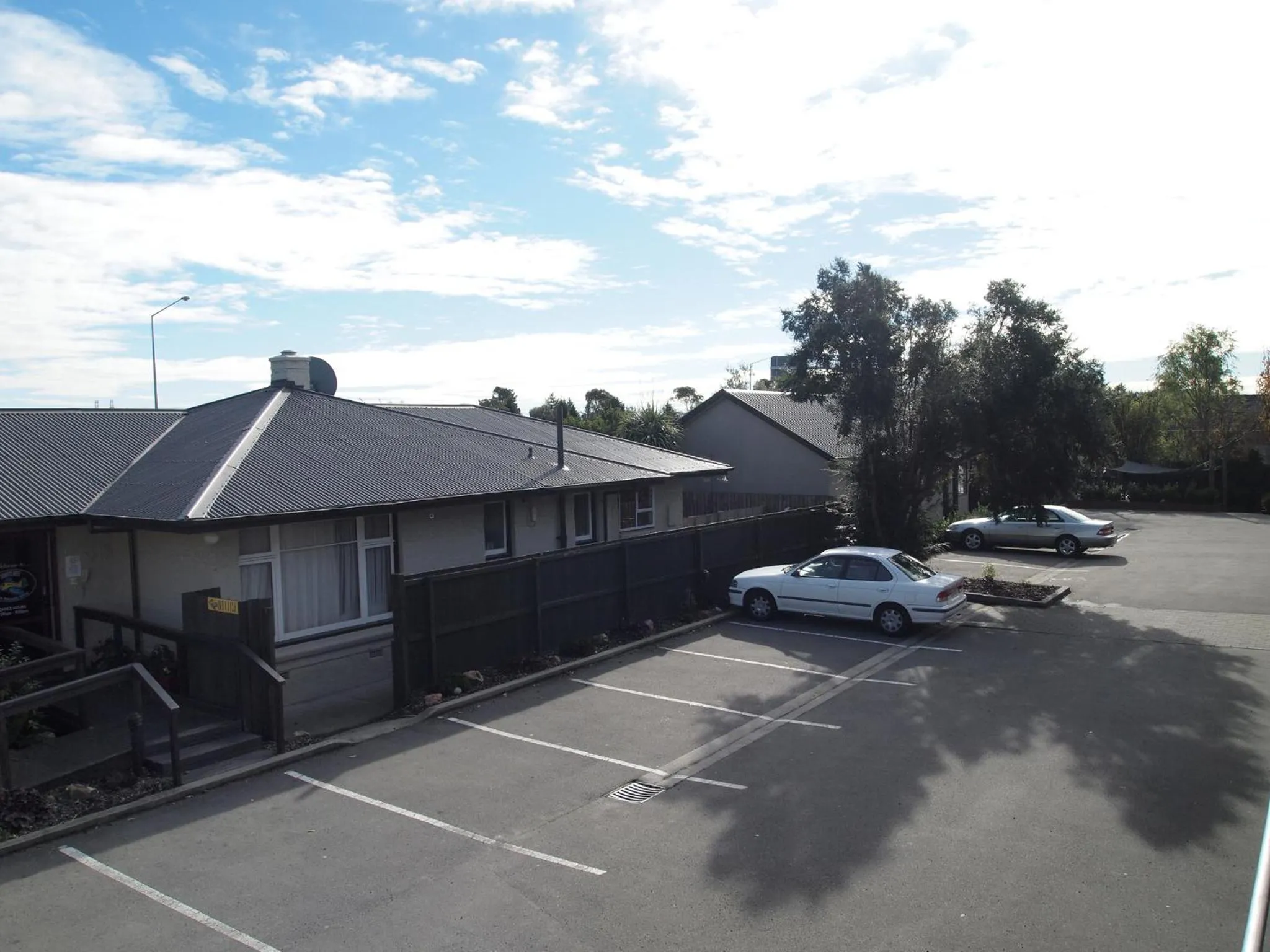 Facade/entrance in Airways Motel
