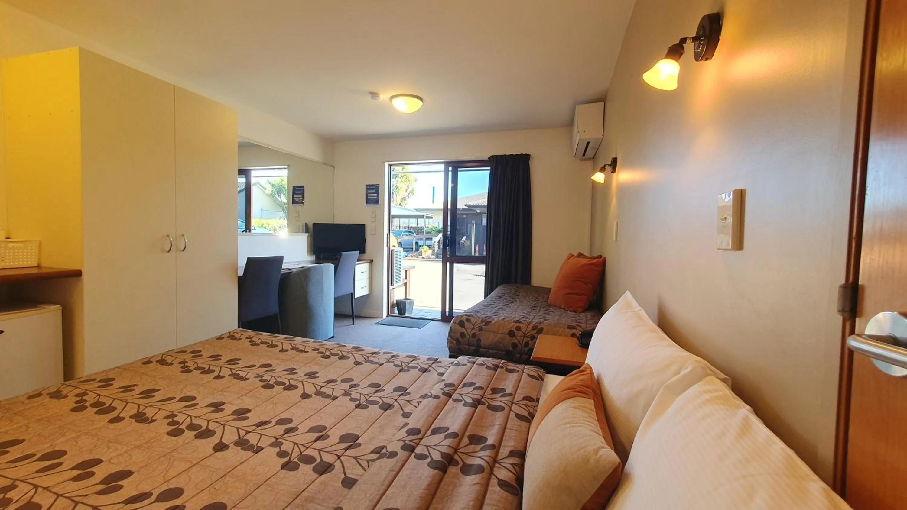 Bed in Airways Motel