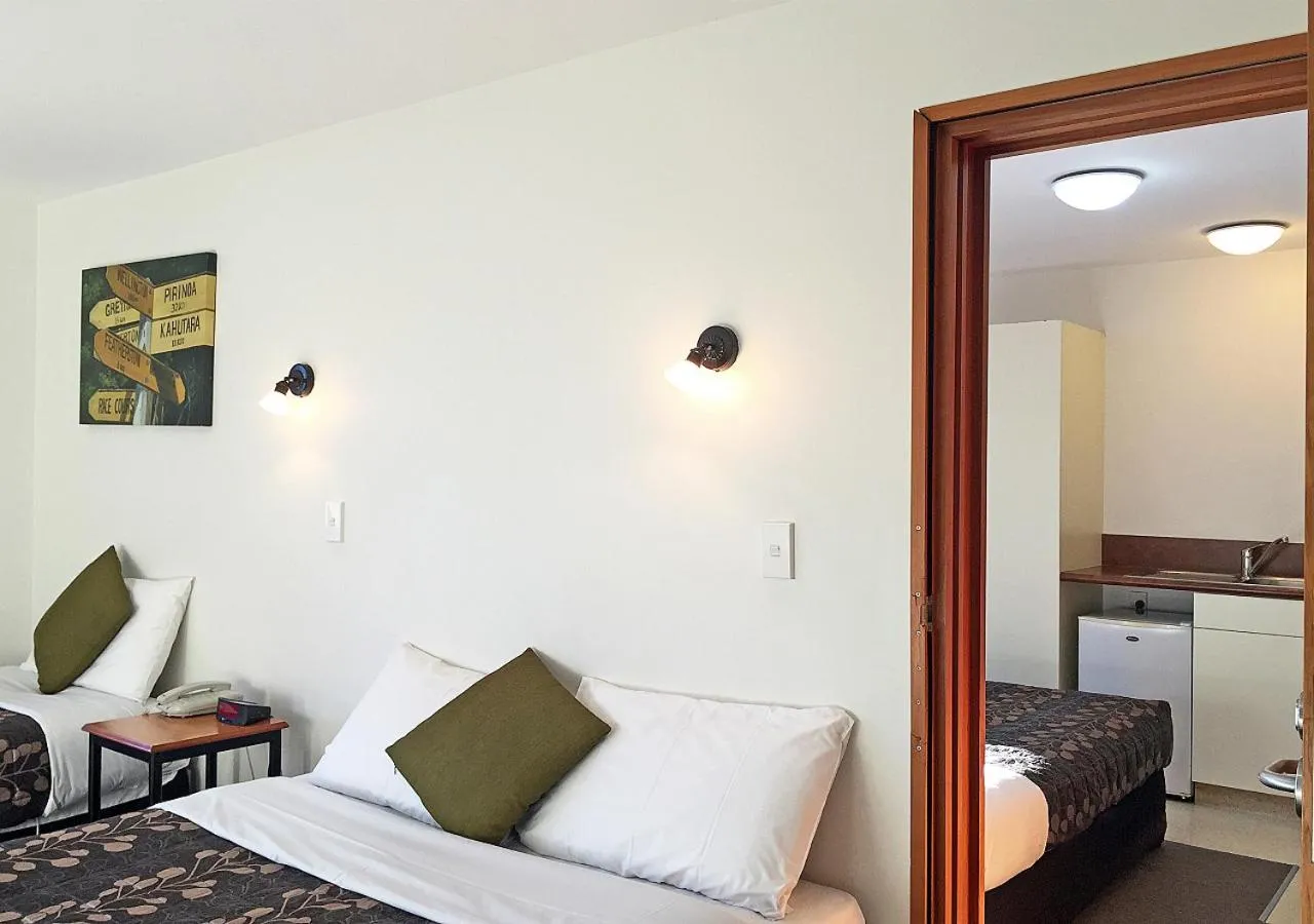 Bed in Airways Motel