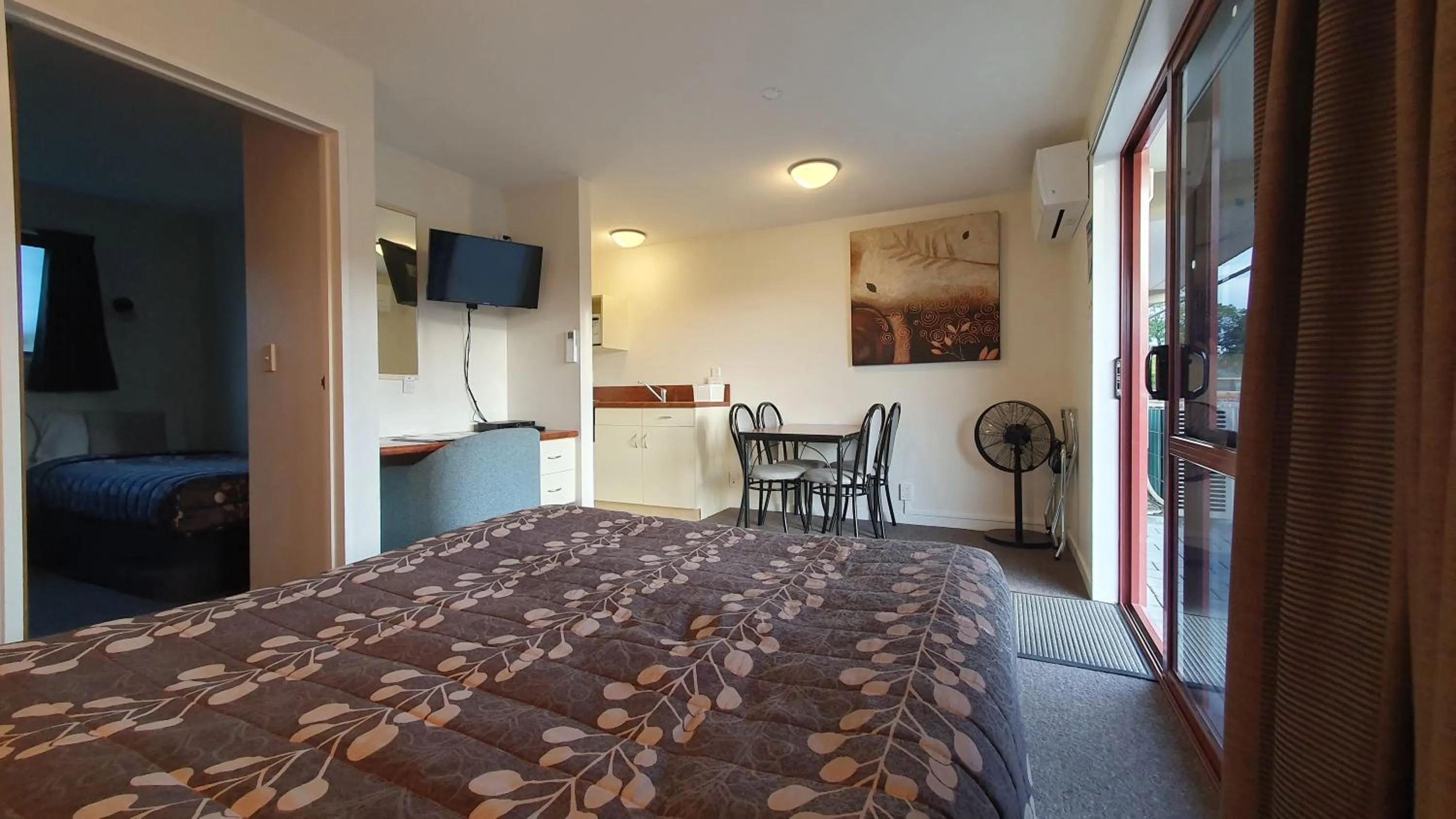 Bed in Airways Motel