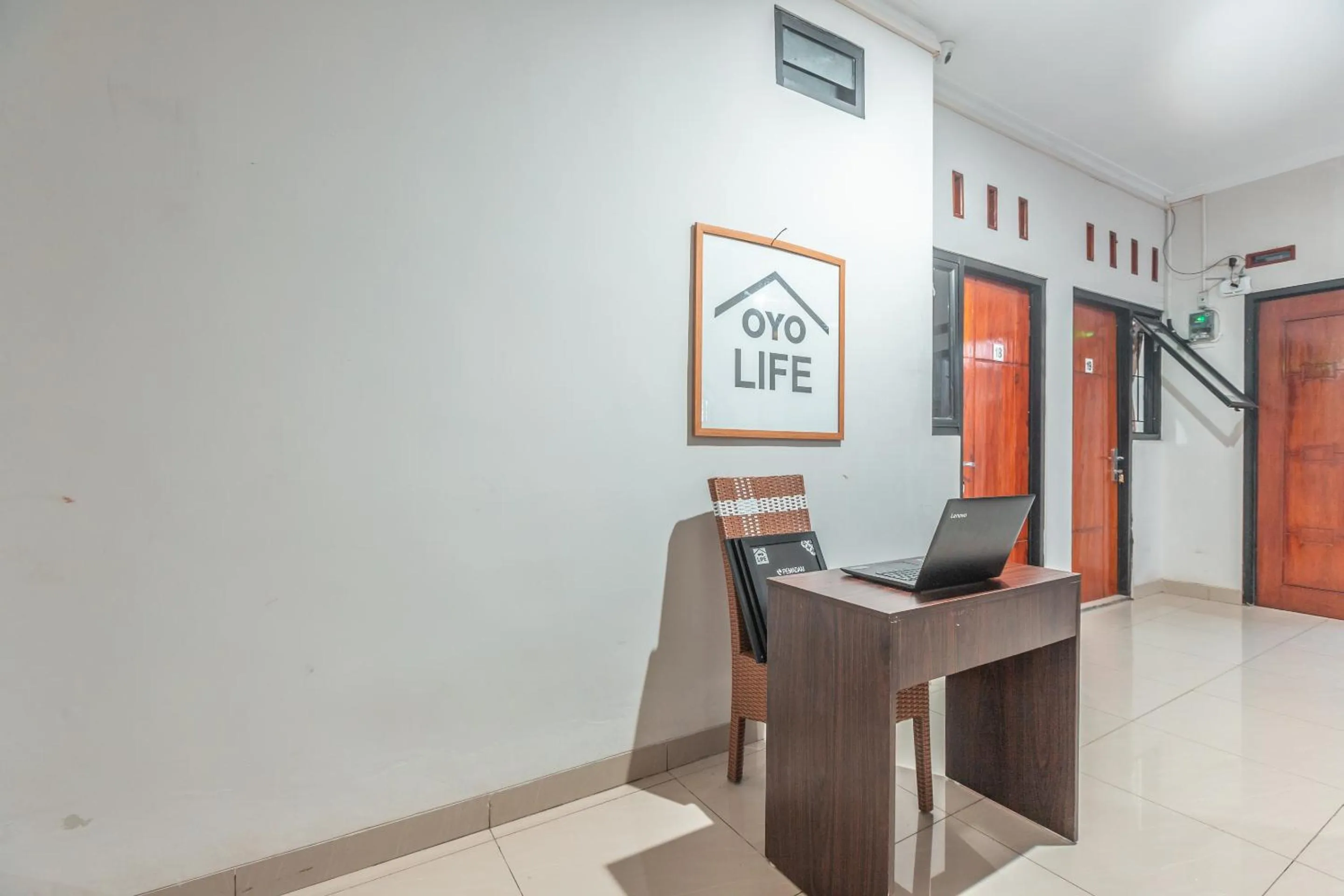 Lobby or reception in OYO Life 2335 Kos 89