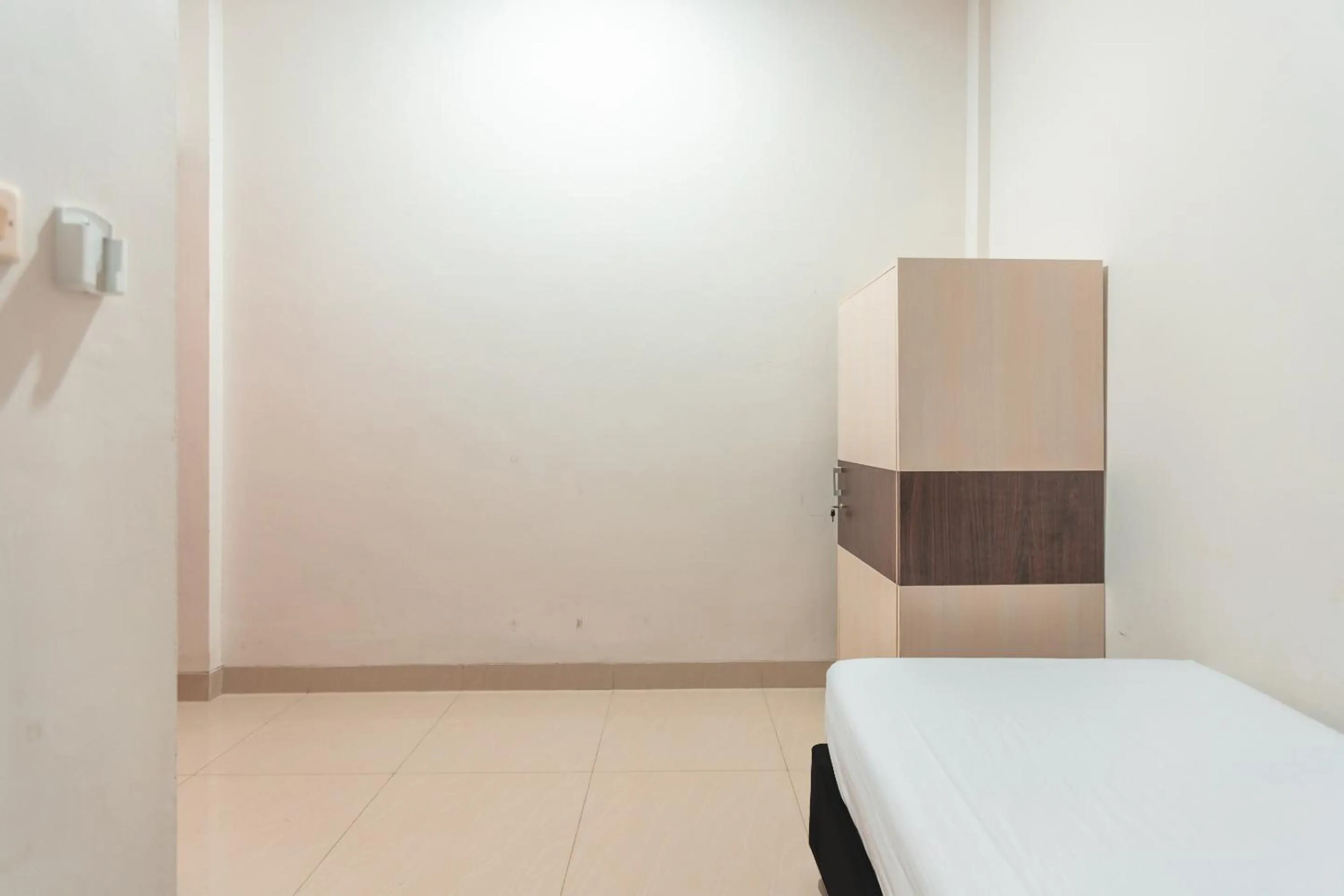 Bedroom, Bed in OYO Life 2335 Kos 89