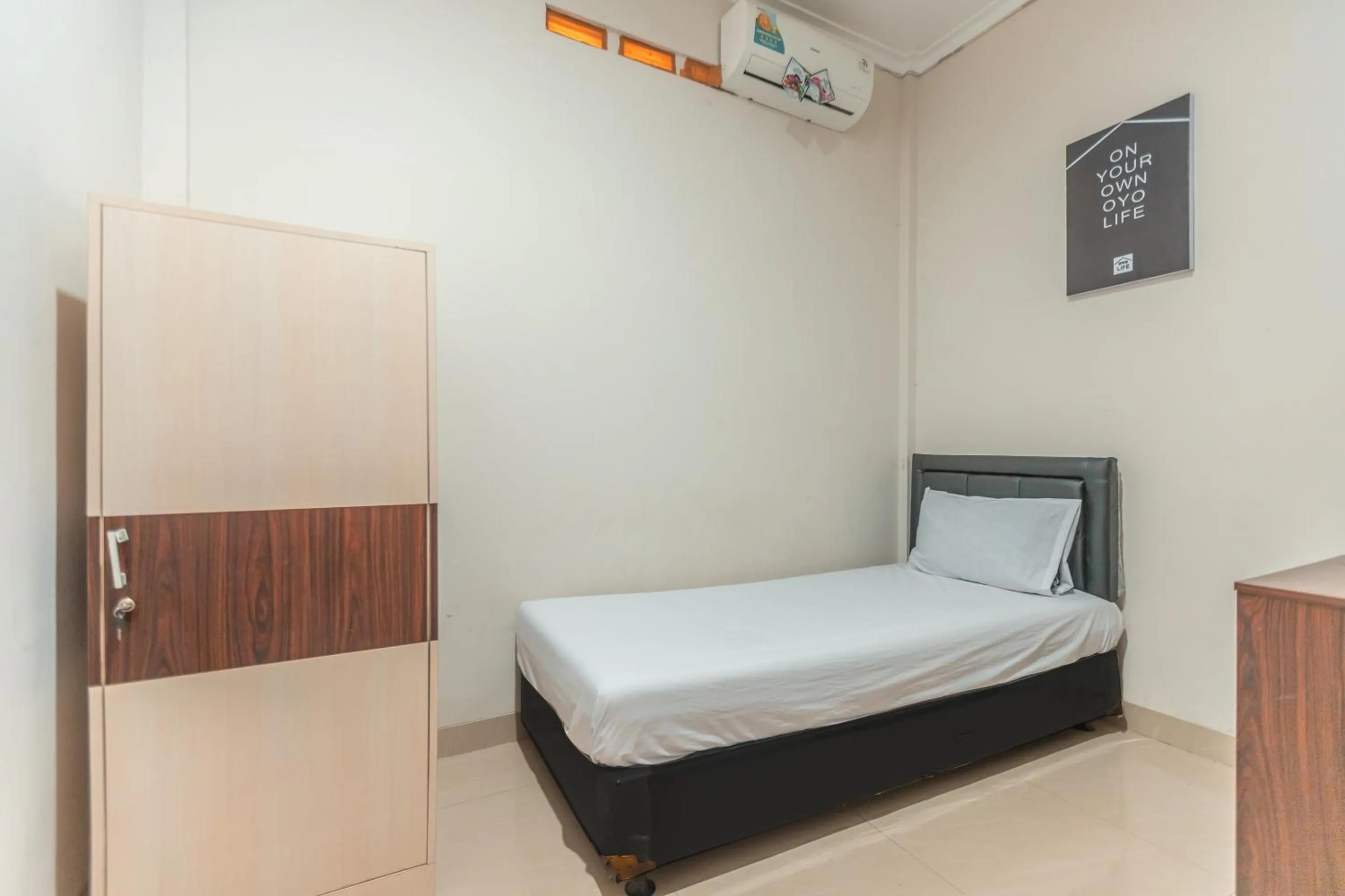 Bedroom, Bed in OYO Life 2335 Kos 89