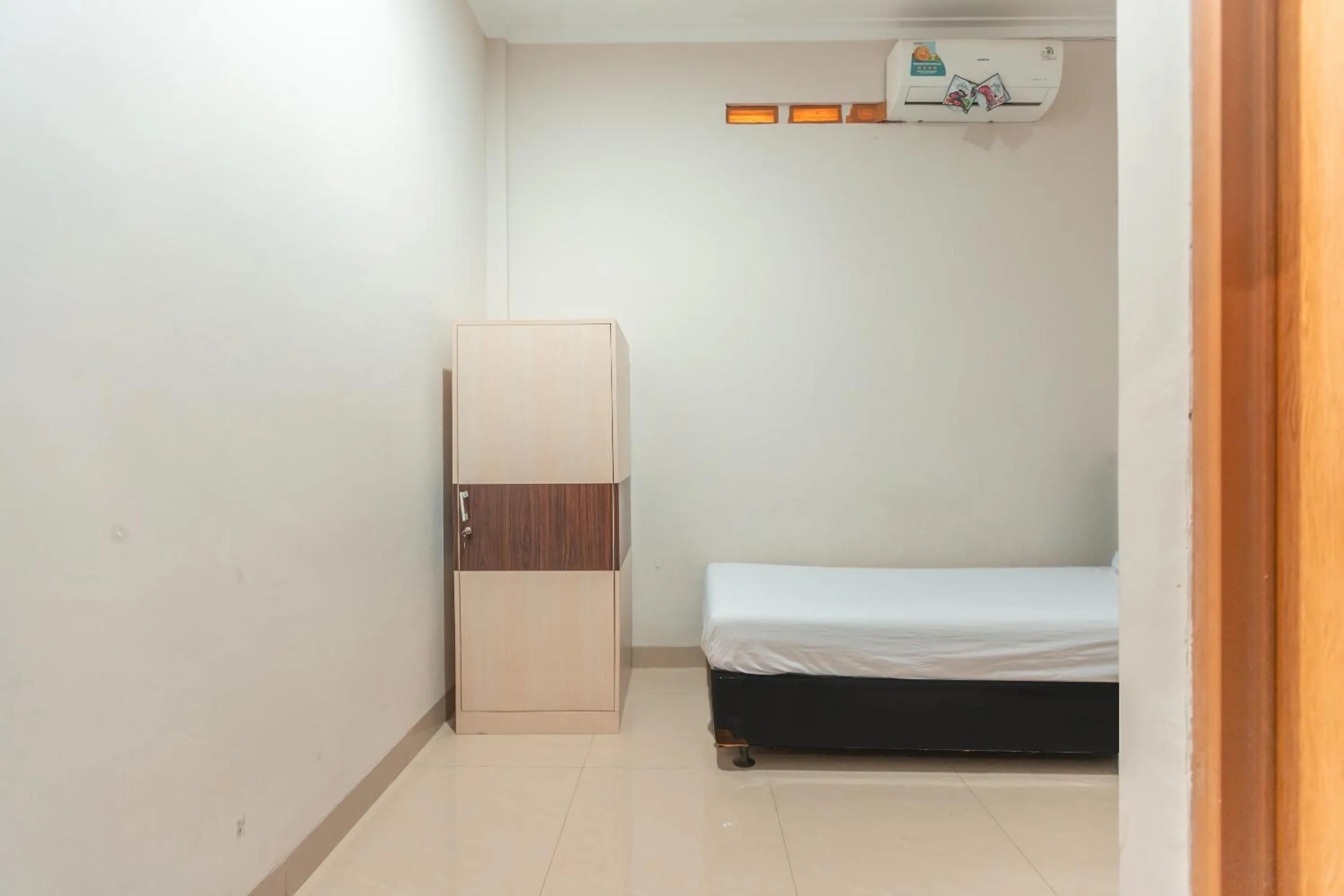 Bedroom, Bed in OYO Life 2335 Kos 89