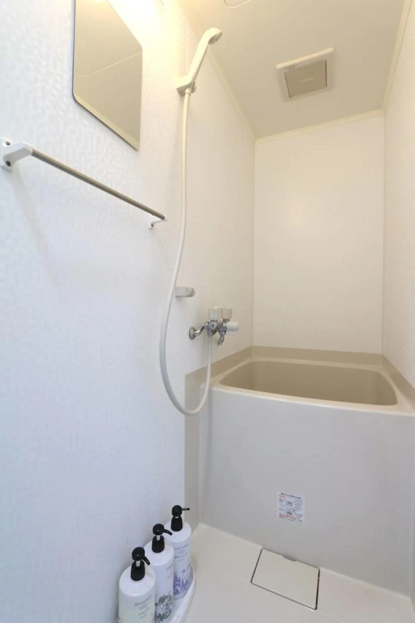 Shower in EK1 Elizabeth Garden Kuromon