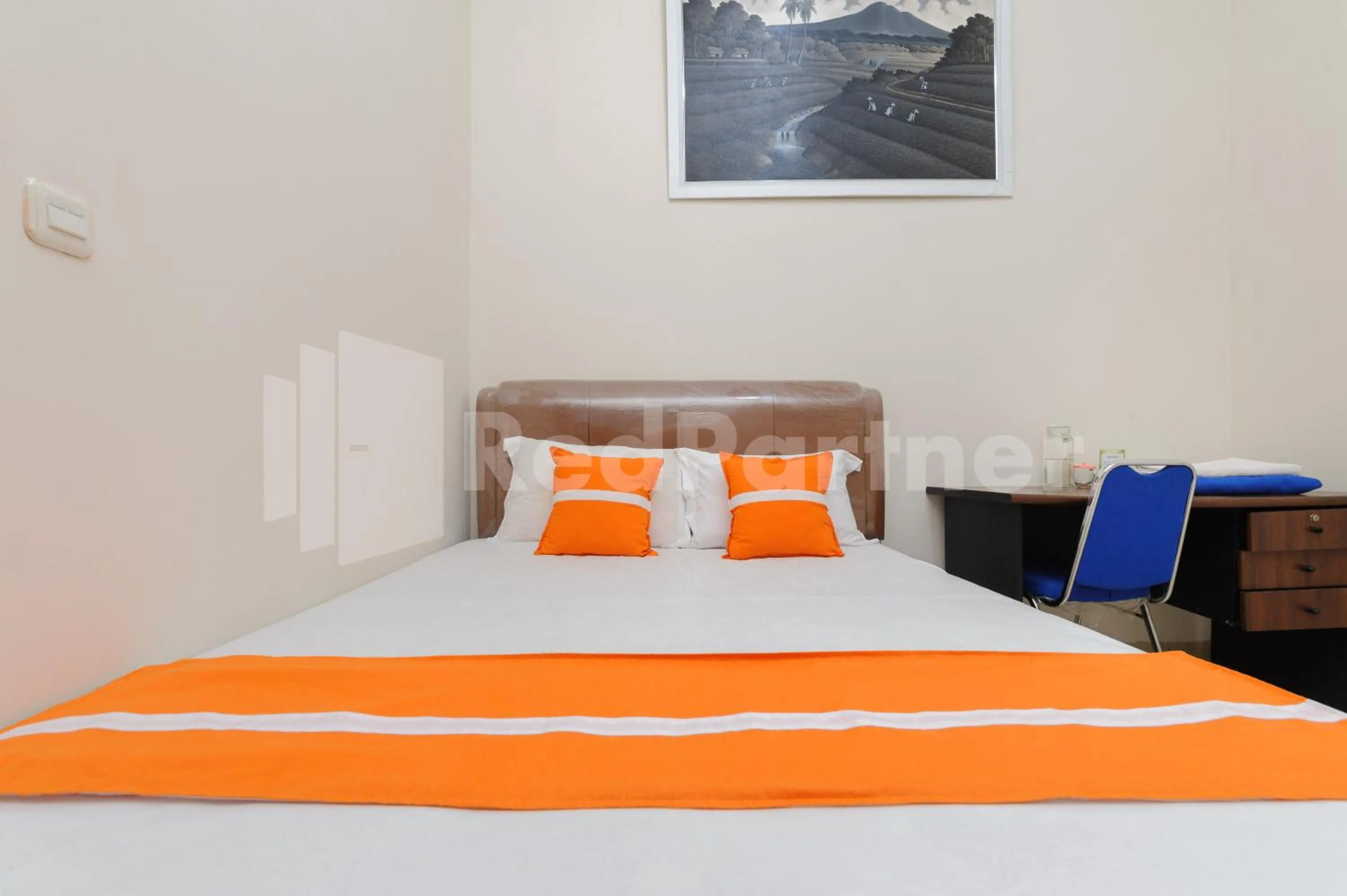 Bedroom, Bed in Pondok Cimanggu Syariah Mitra RedDoorz