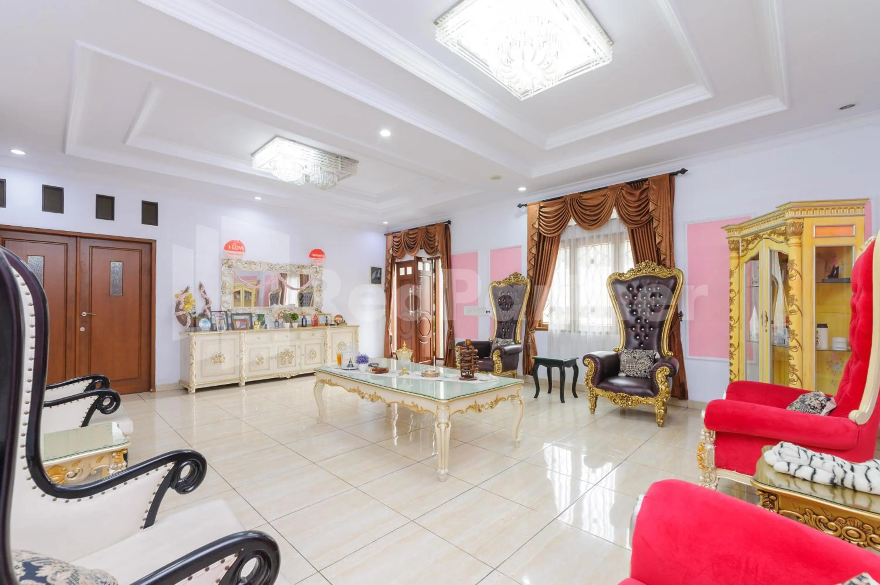 Lobby or reception in Pondok Cimanggu Syariah Mitra RedDoorz