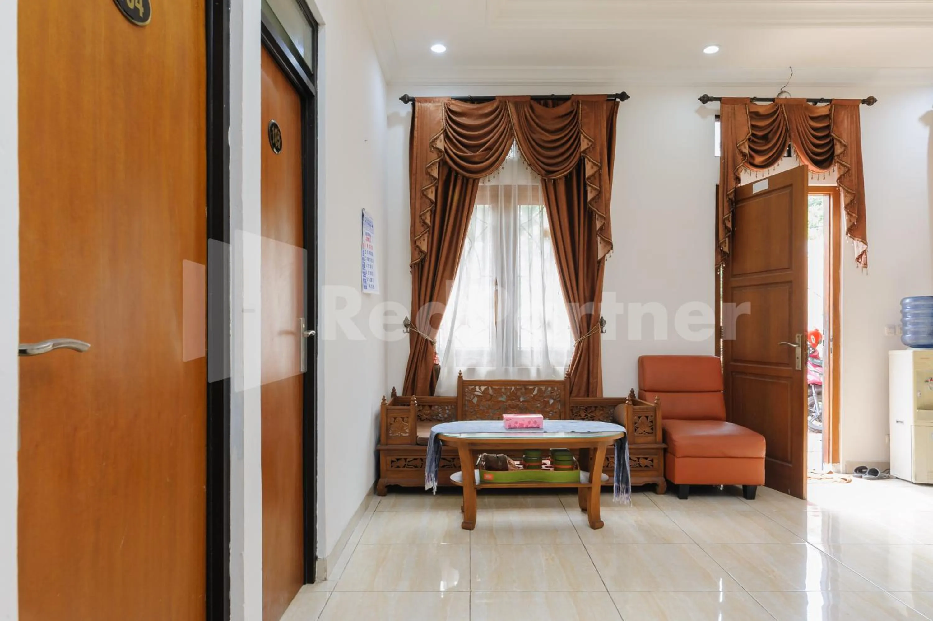 Living room in Pondok Cimanggu Syariah Mitra RedDoorz