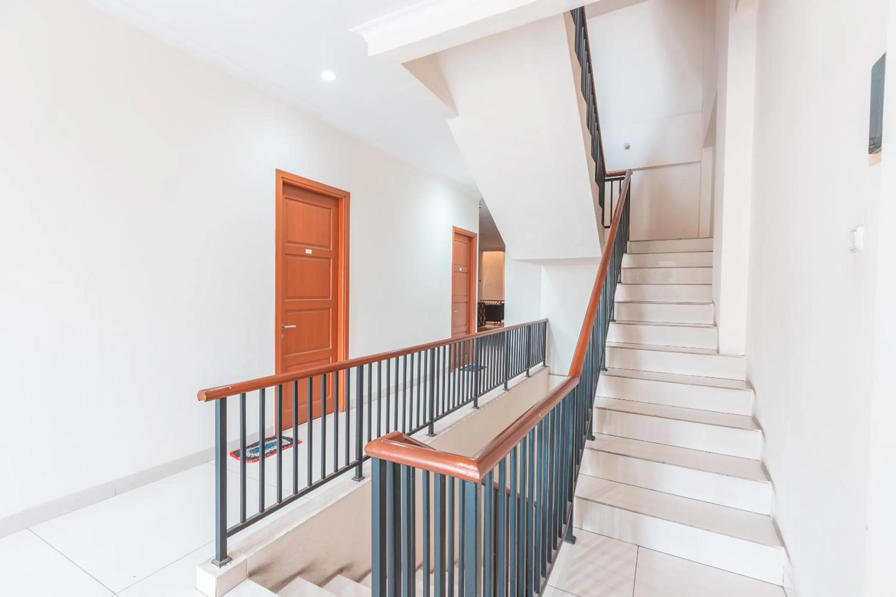 Property building in RedDoorz near Universitas Esa Unggul Bekasi Harapan Indah