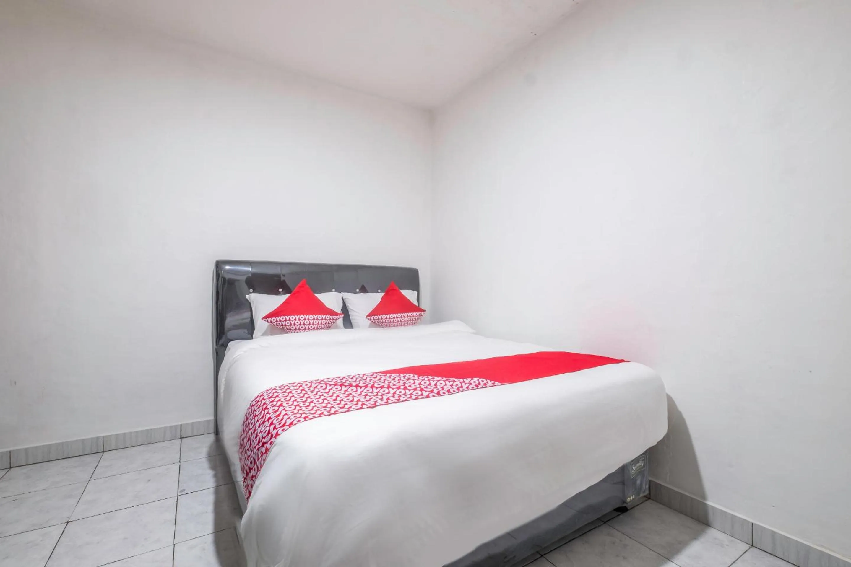 Bedroom in OYO Life 2391 Baladewa Residence Syariah