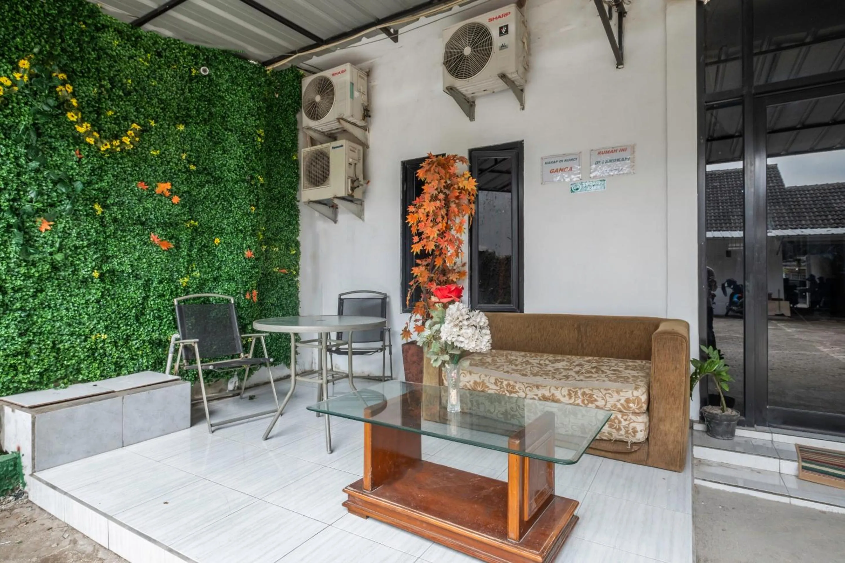 Lobby or reception in OYO Life 2391 Baladewa Residence Syariah