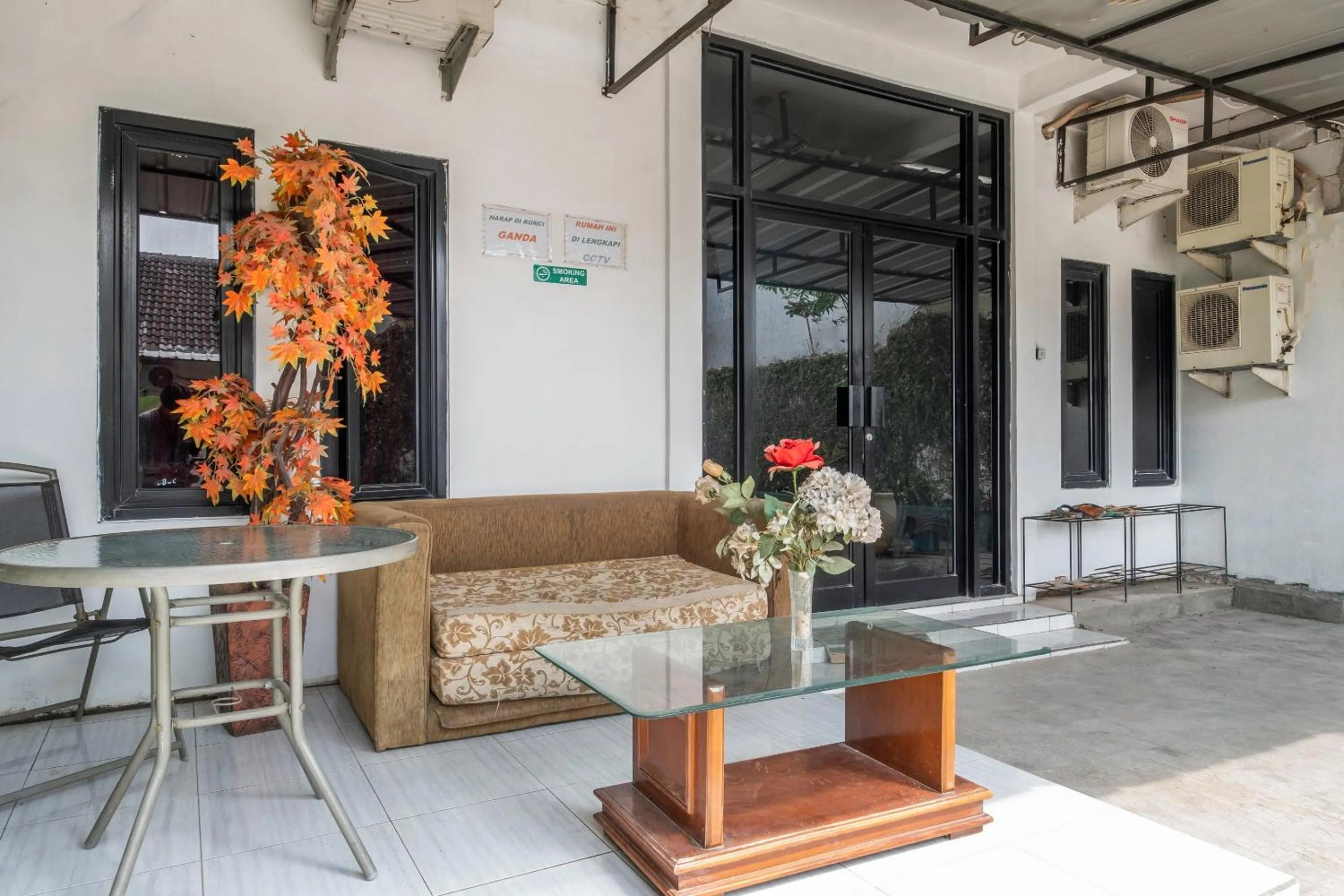 Lobby or reception in OYO Life 2391 Baladewa Residence Syariah