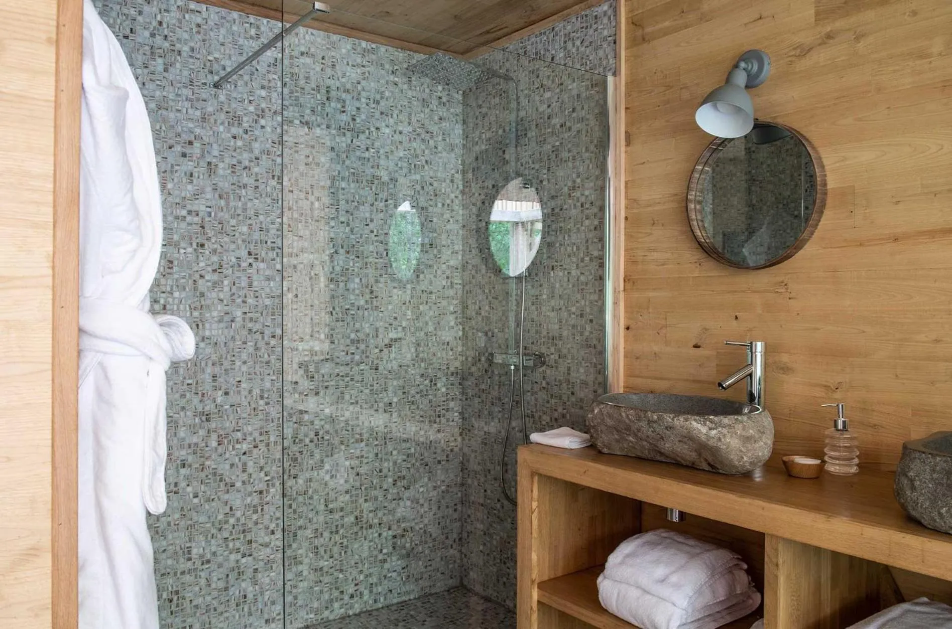 Shower in Loire Valley Lodges - Hotel