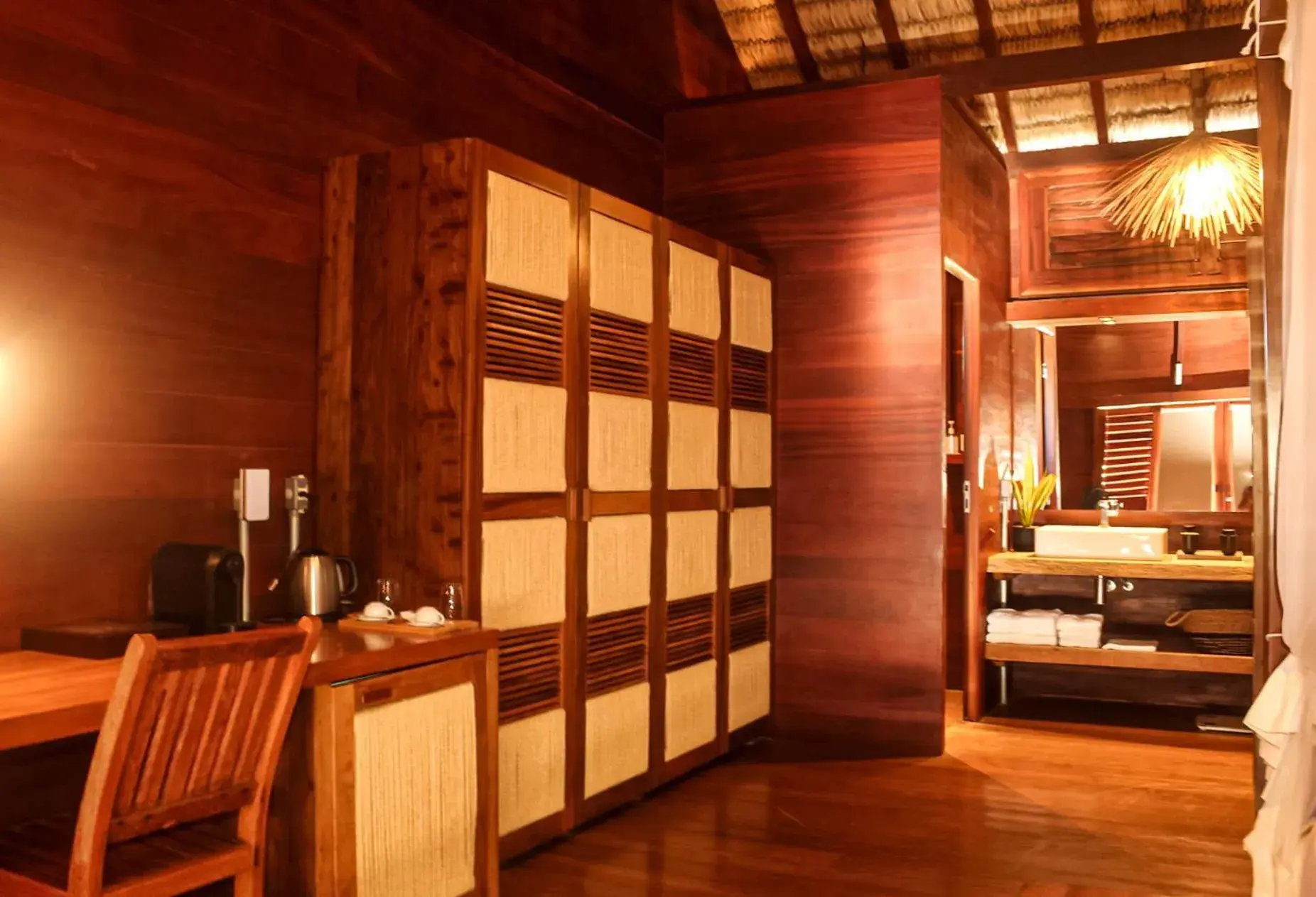 Deluxe Quadruple Room in Kabana Hotel Deluxe Quadruple Room in Kabana Hotel