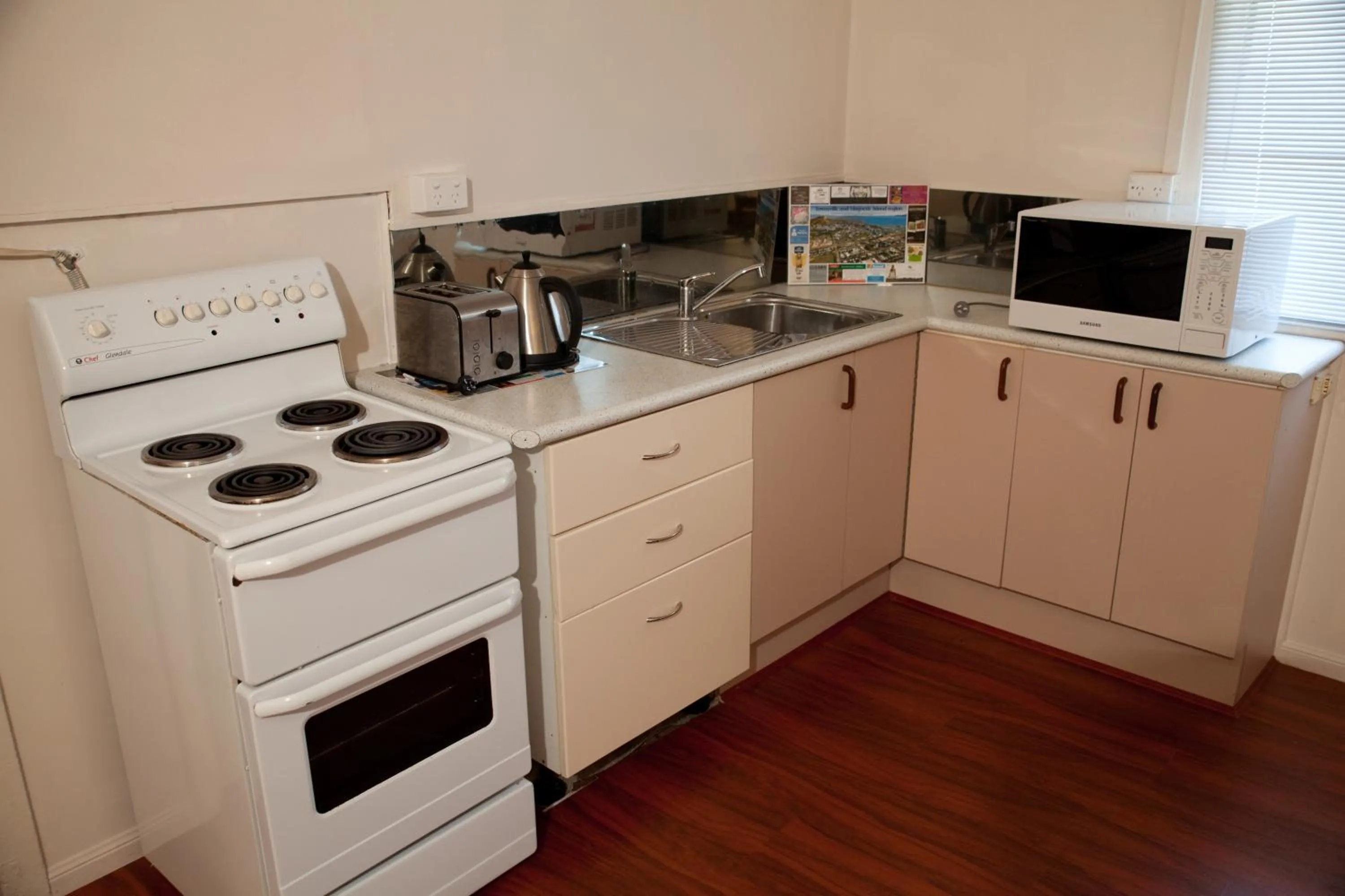 Kitchen or kitchenette in Strand Motel