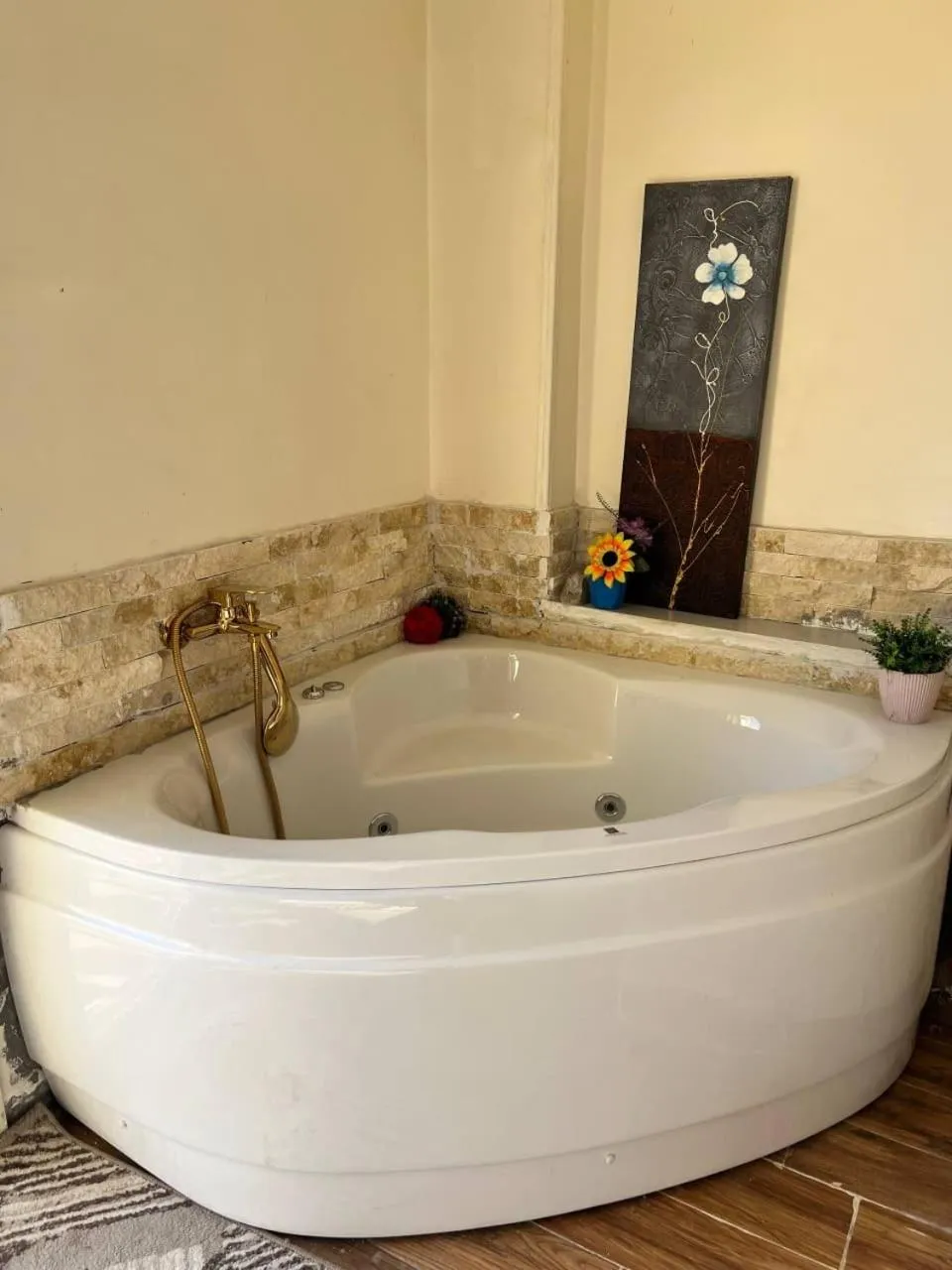 Hot Tub in Pyramids Gardens Hotel