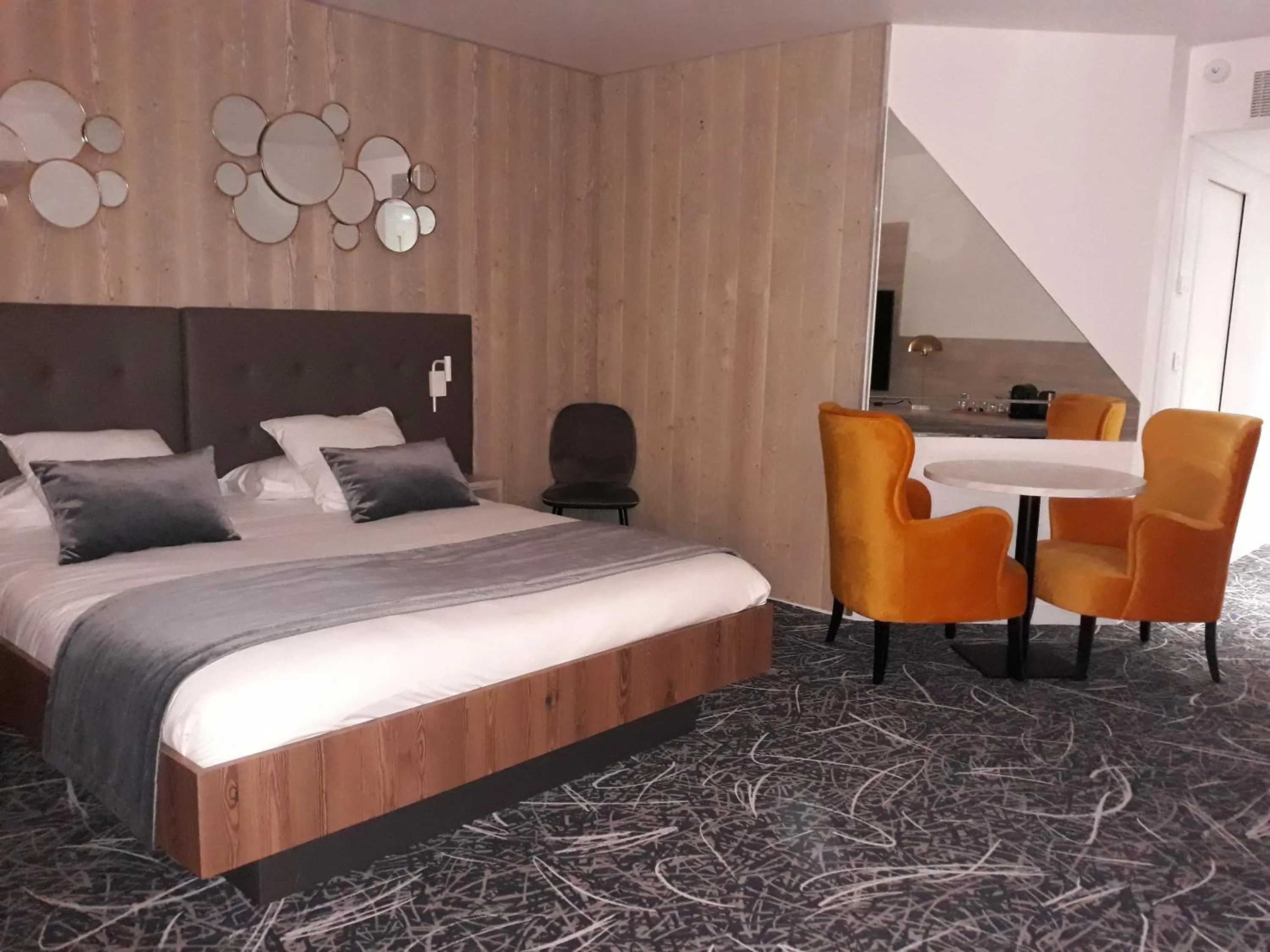 Photo of the whole room, Bed in Logis Hôtel Parenthèse, Restaurant & Spa