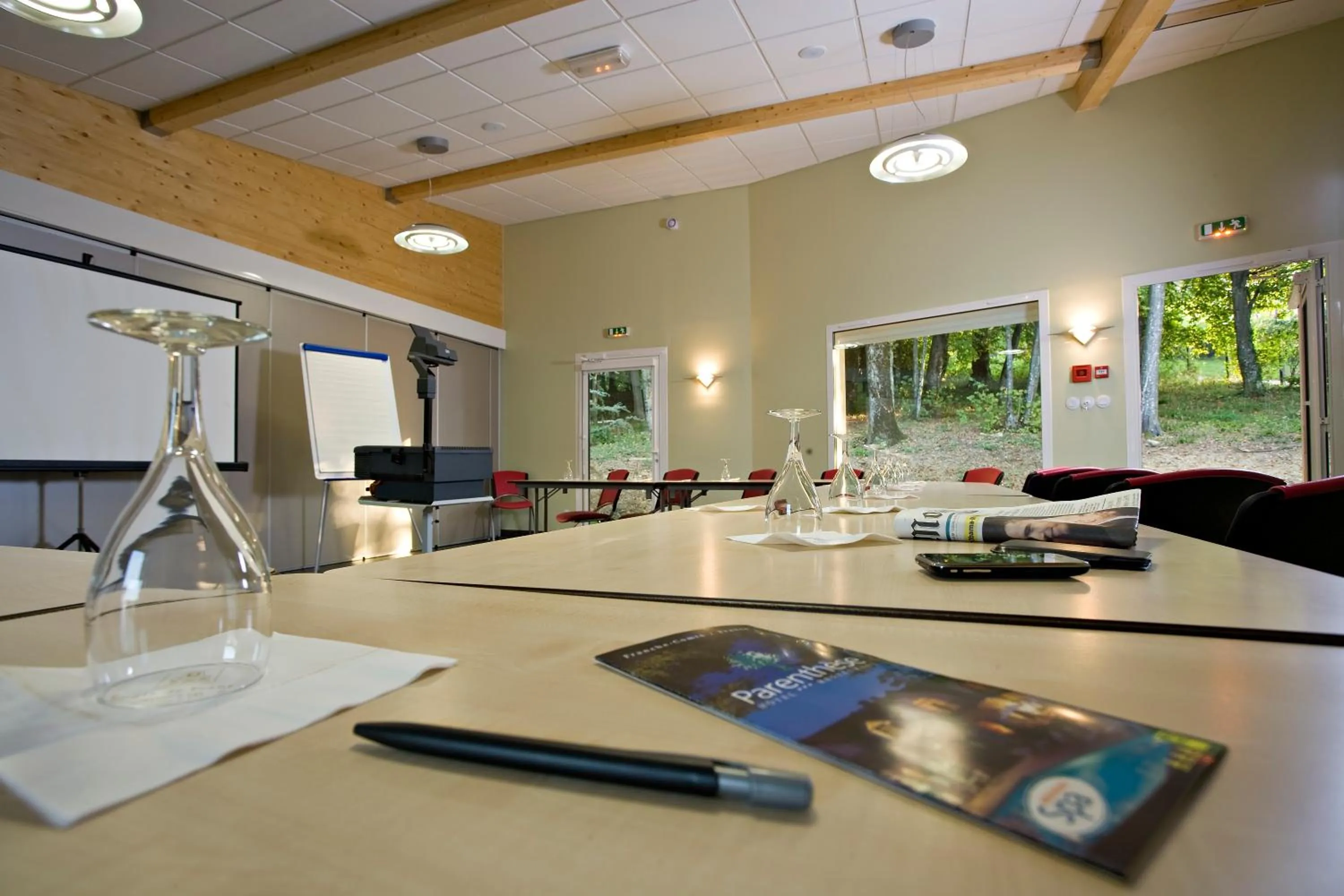 Business facilities in Logis Hôtel Parenthèse, Restaurant & Spa