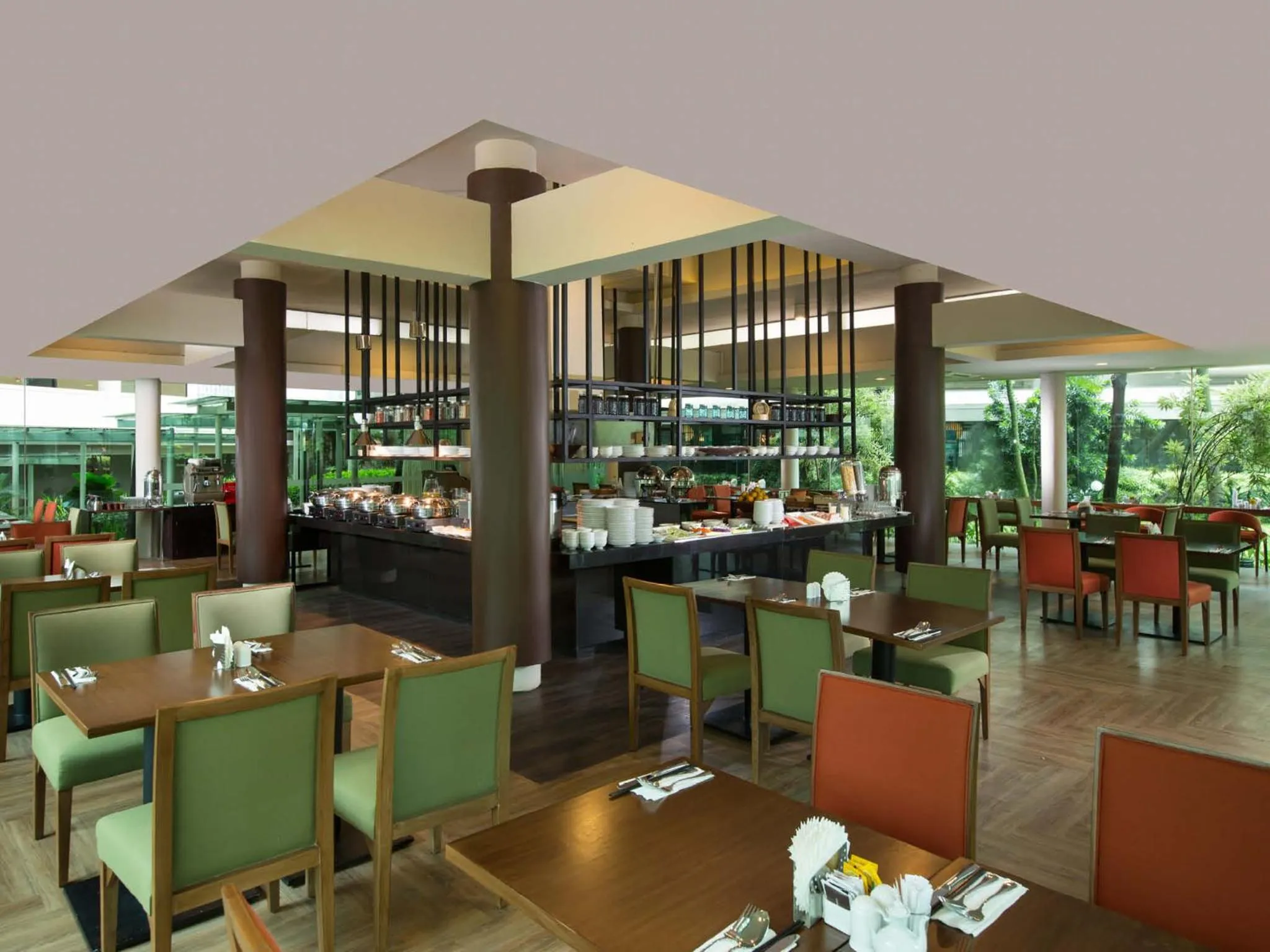 Restaurant/places to eat in Delonix Hotel Karawang