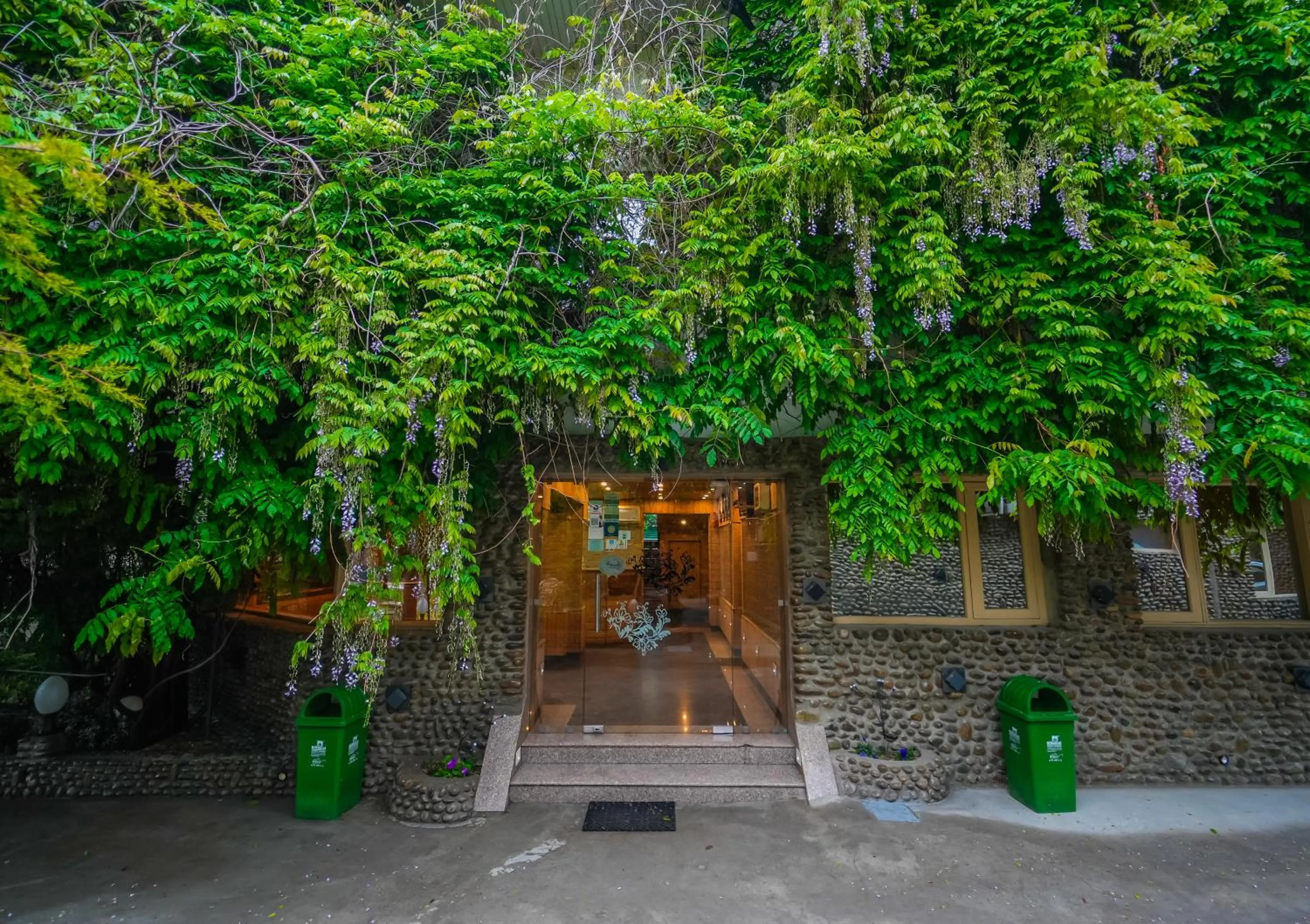 Facade/entrance in Hotel Mirage