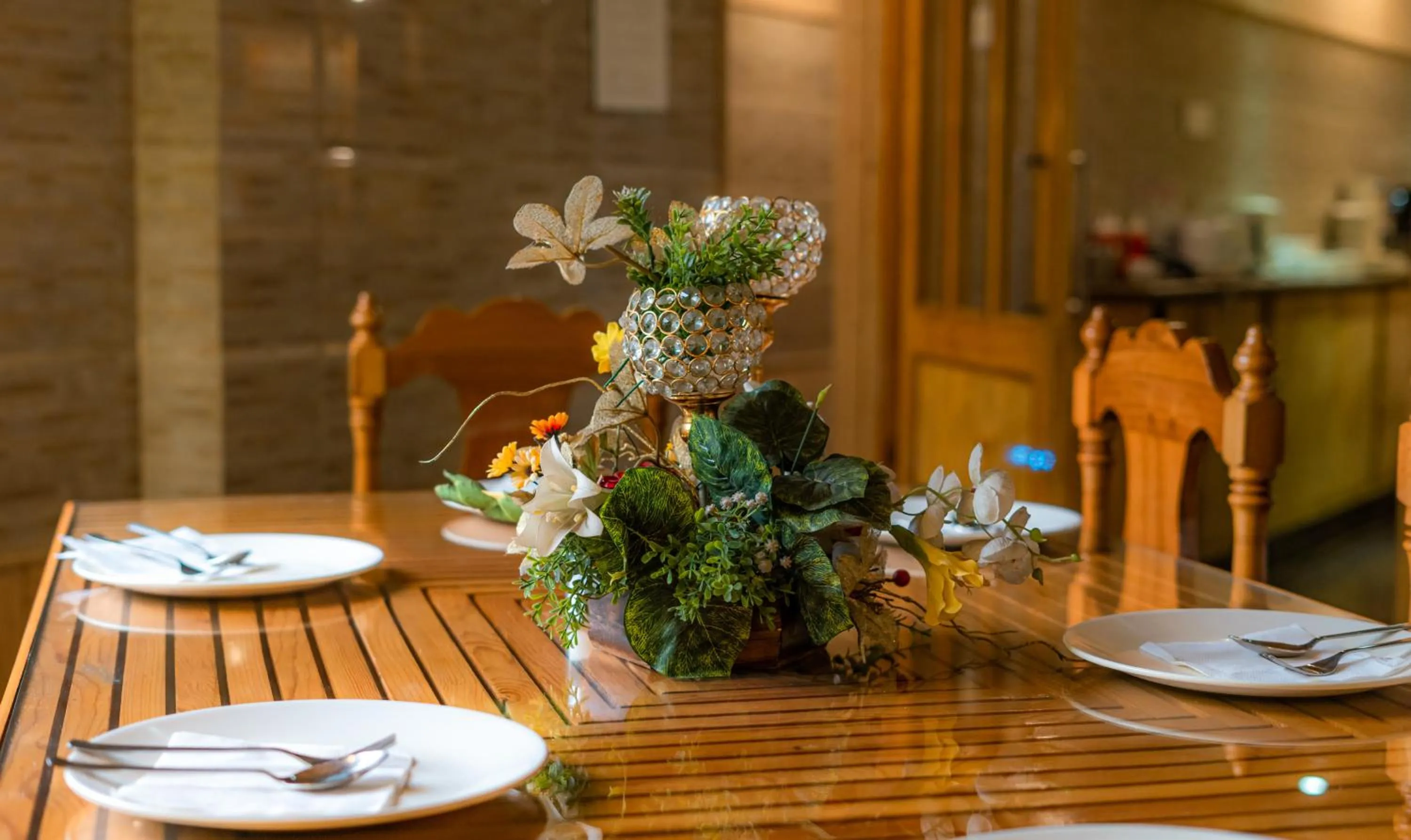 Restaurant/places to eat in Hotel Mirage