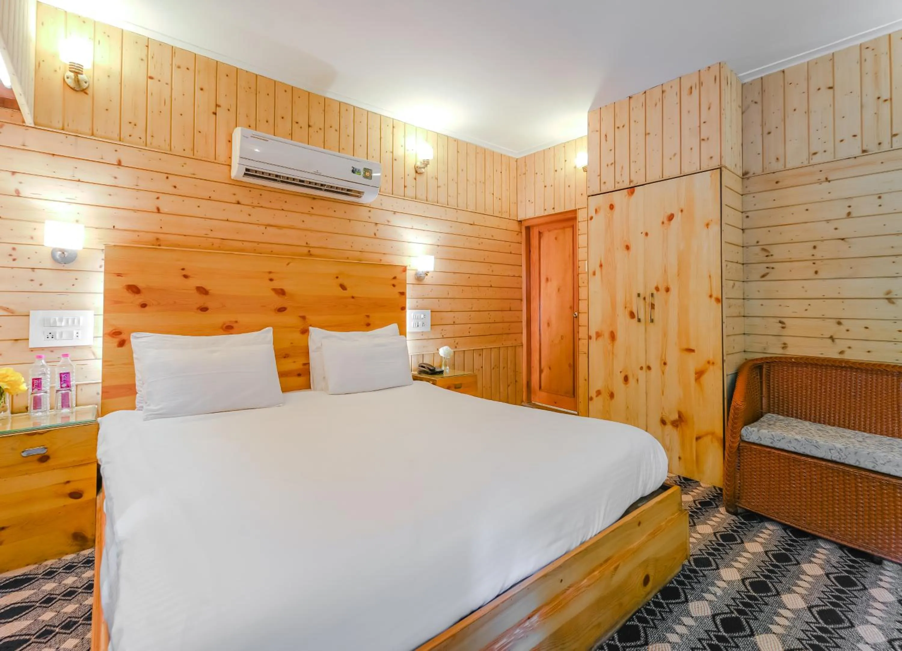 Bedroom, Bed in Hotel Mirage