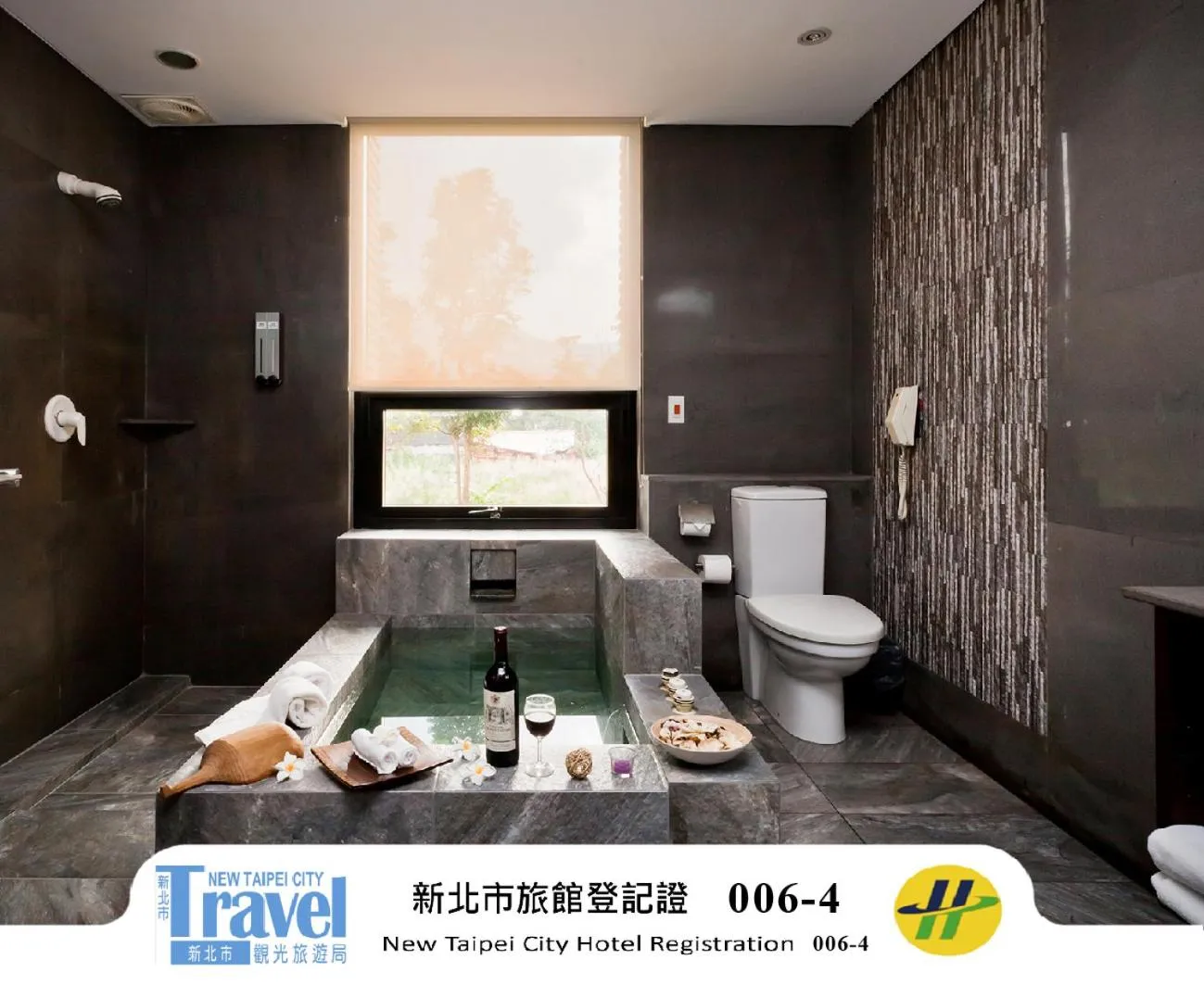 The Loft Seaside Suites