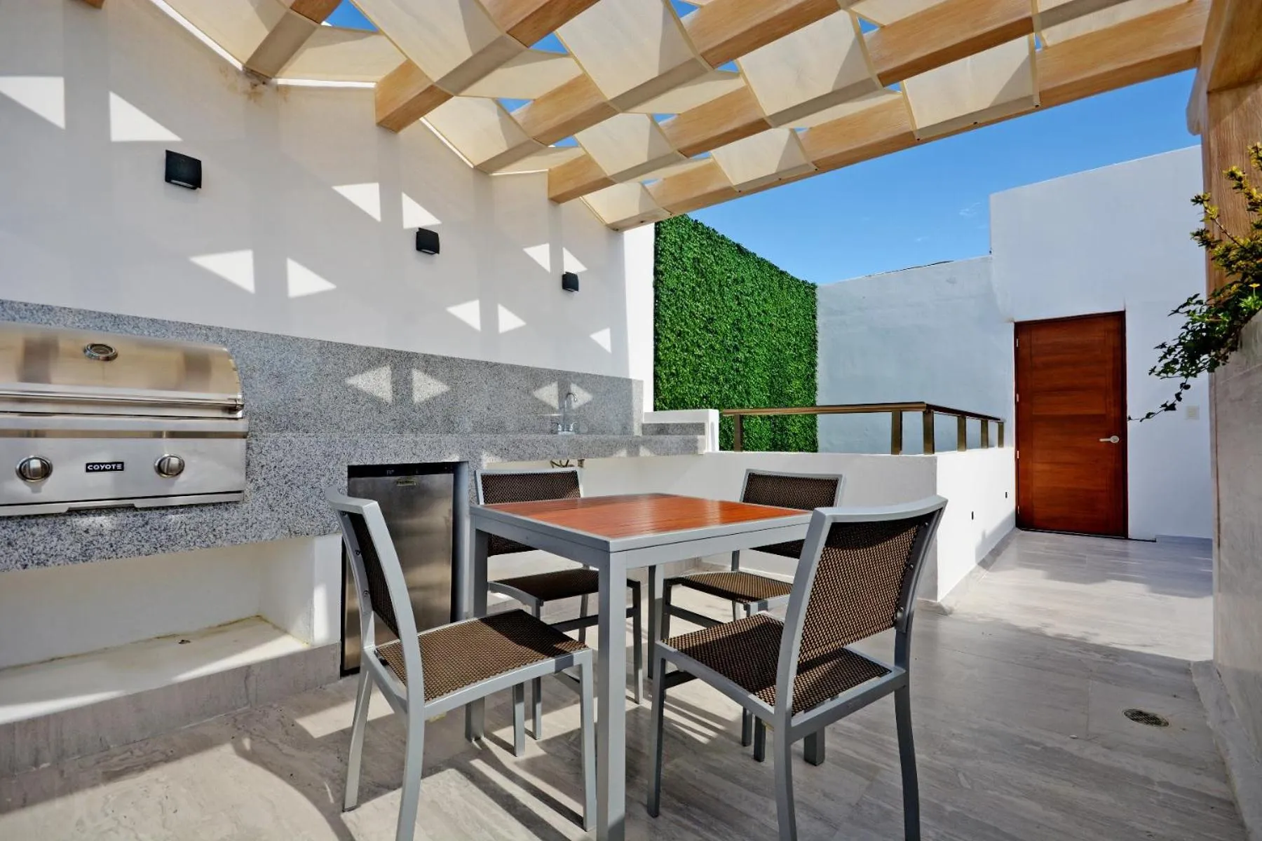 Balcony/Terrace in MAYAN MONK Suites