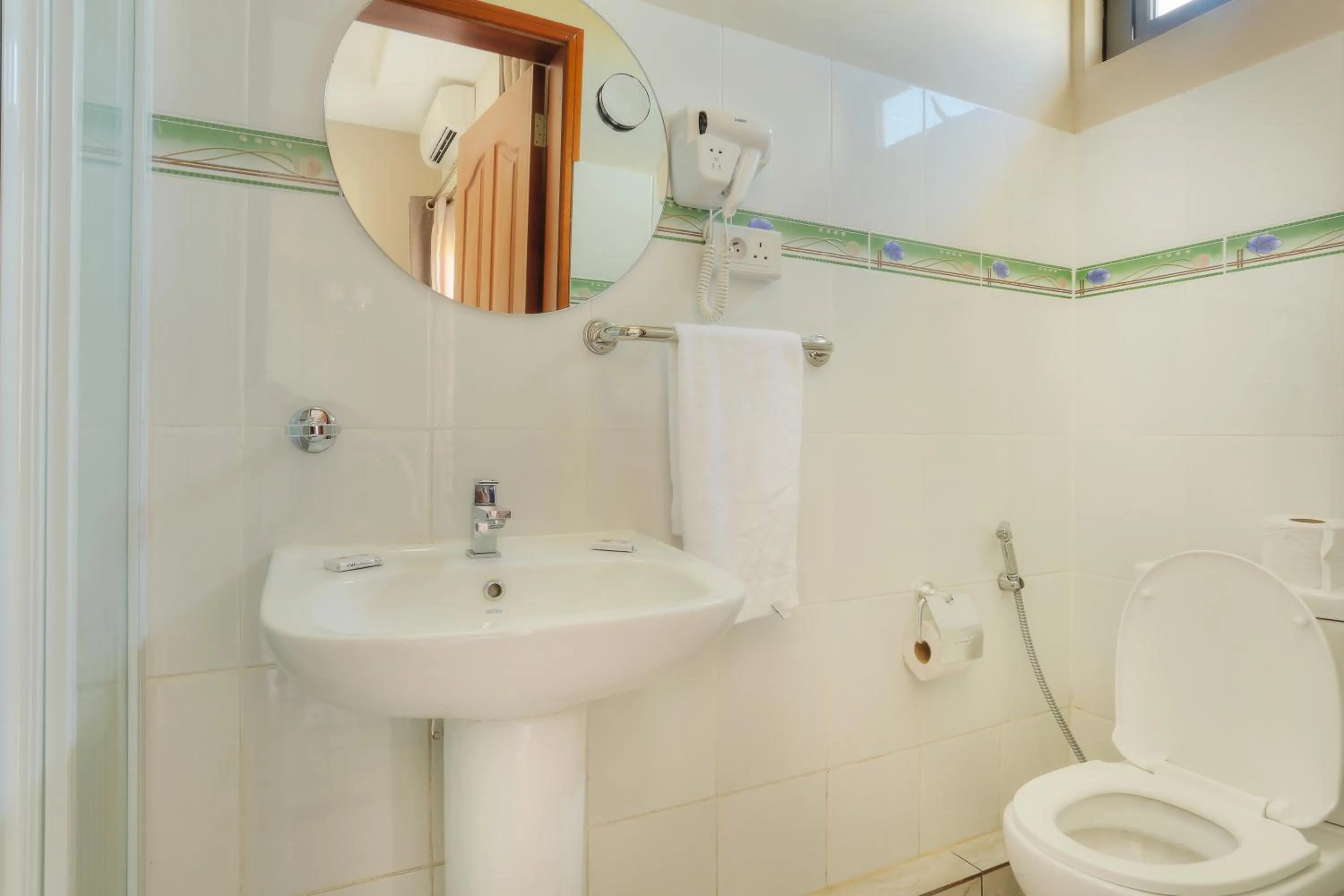 Toilet in L'Oiseau de L'Ocean Tourist Residence