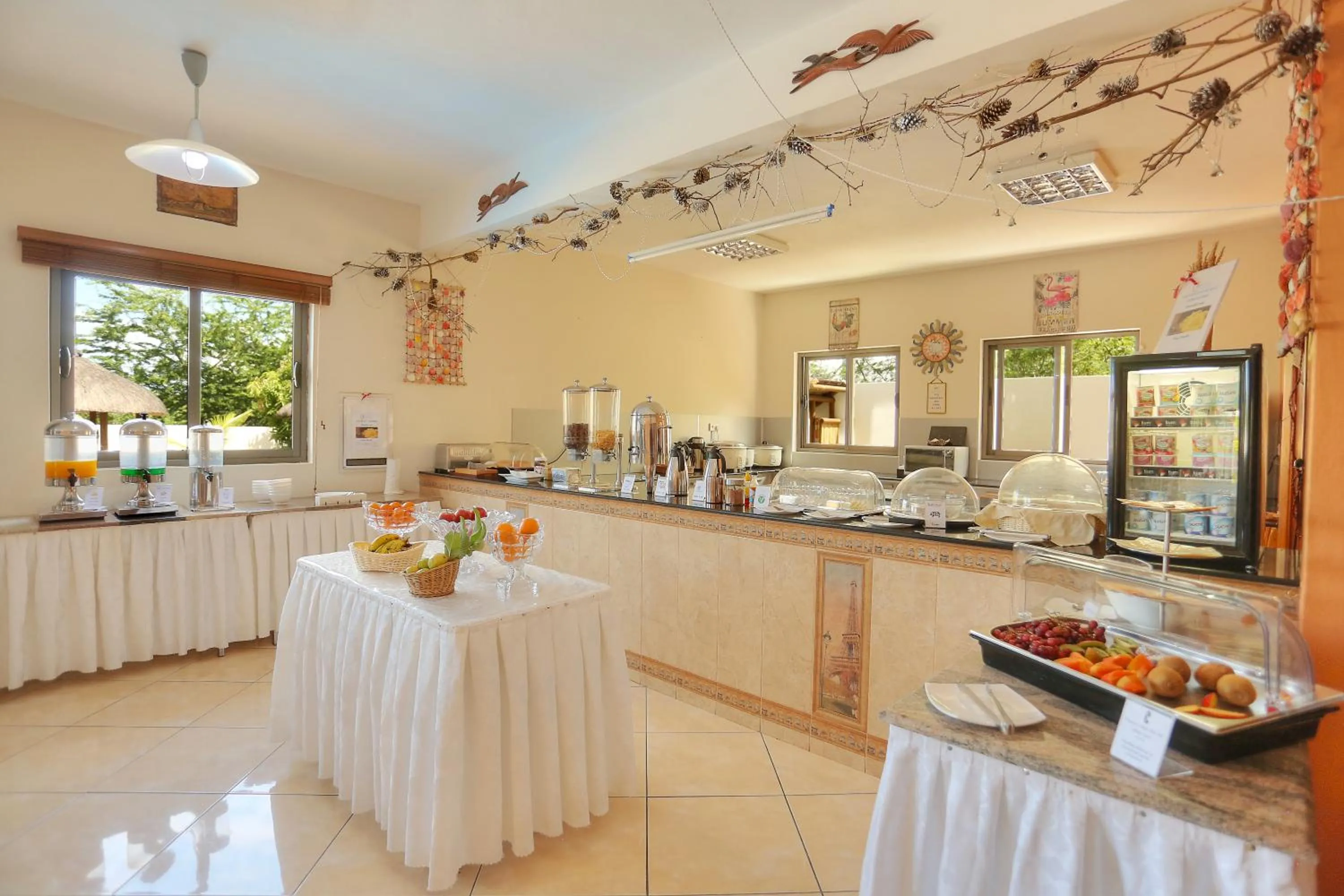 Restaurant/places to eat in L'Oiseau de L'Ocean Tourist Residence