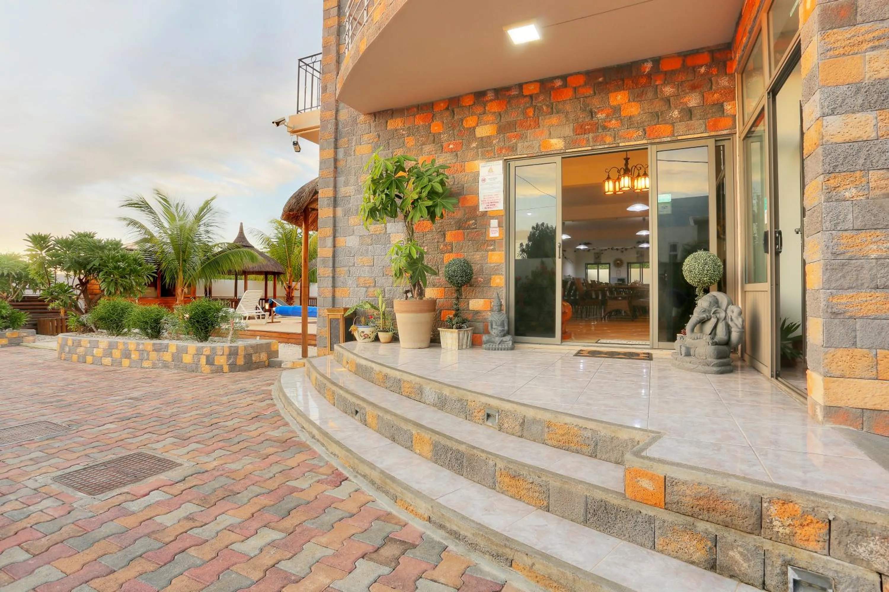 Facade/entrance in L'Oiseau de L'Ocean Tourist Residence