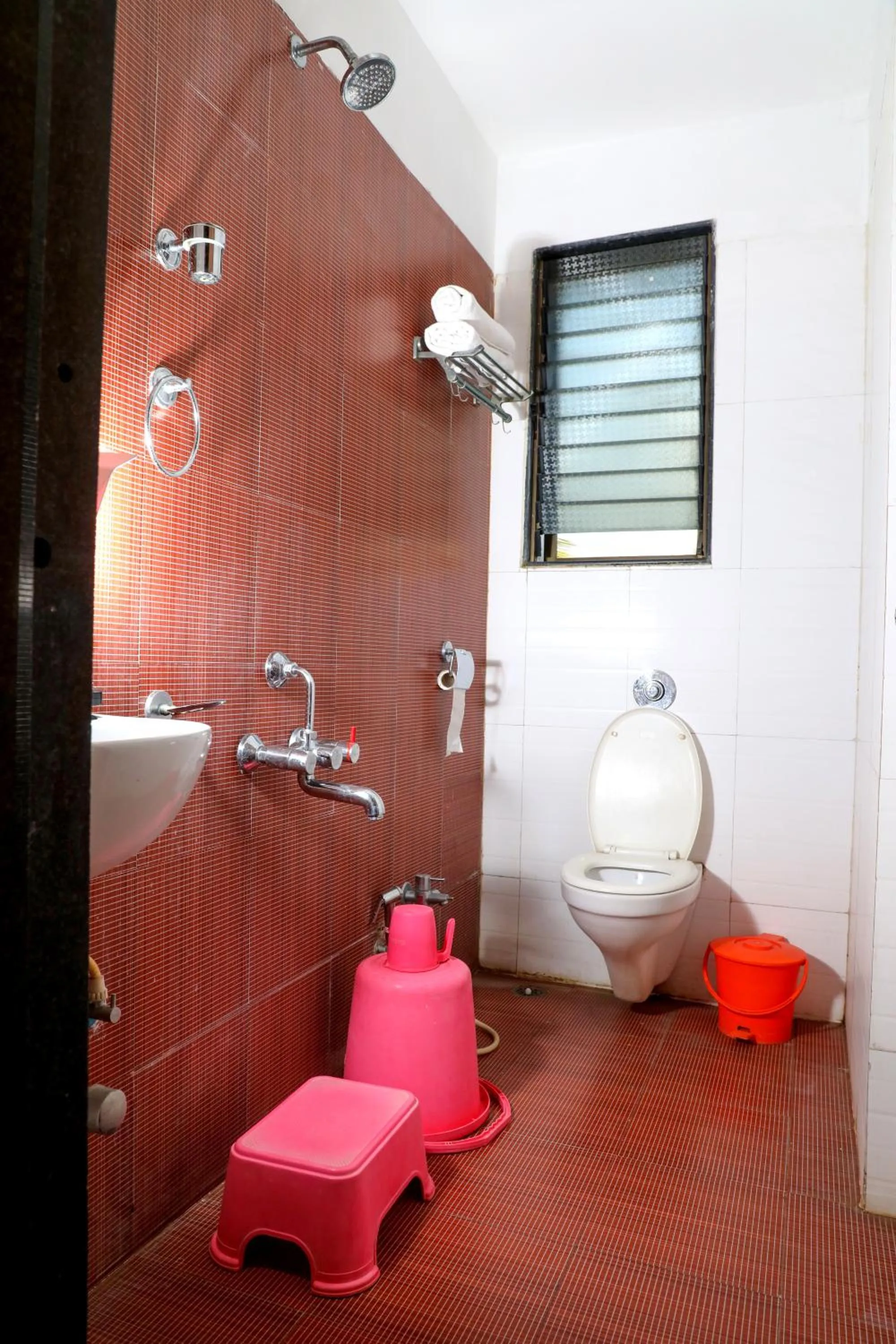 Toilet in Hotel Sai Grand Castle Inn