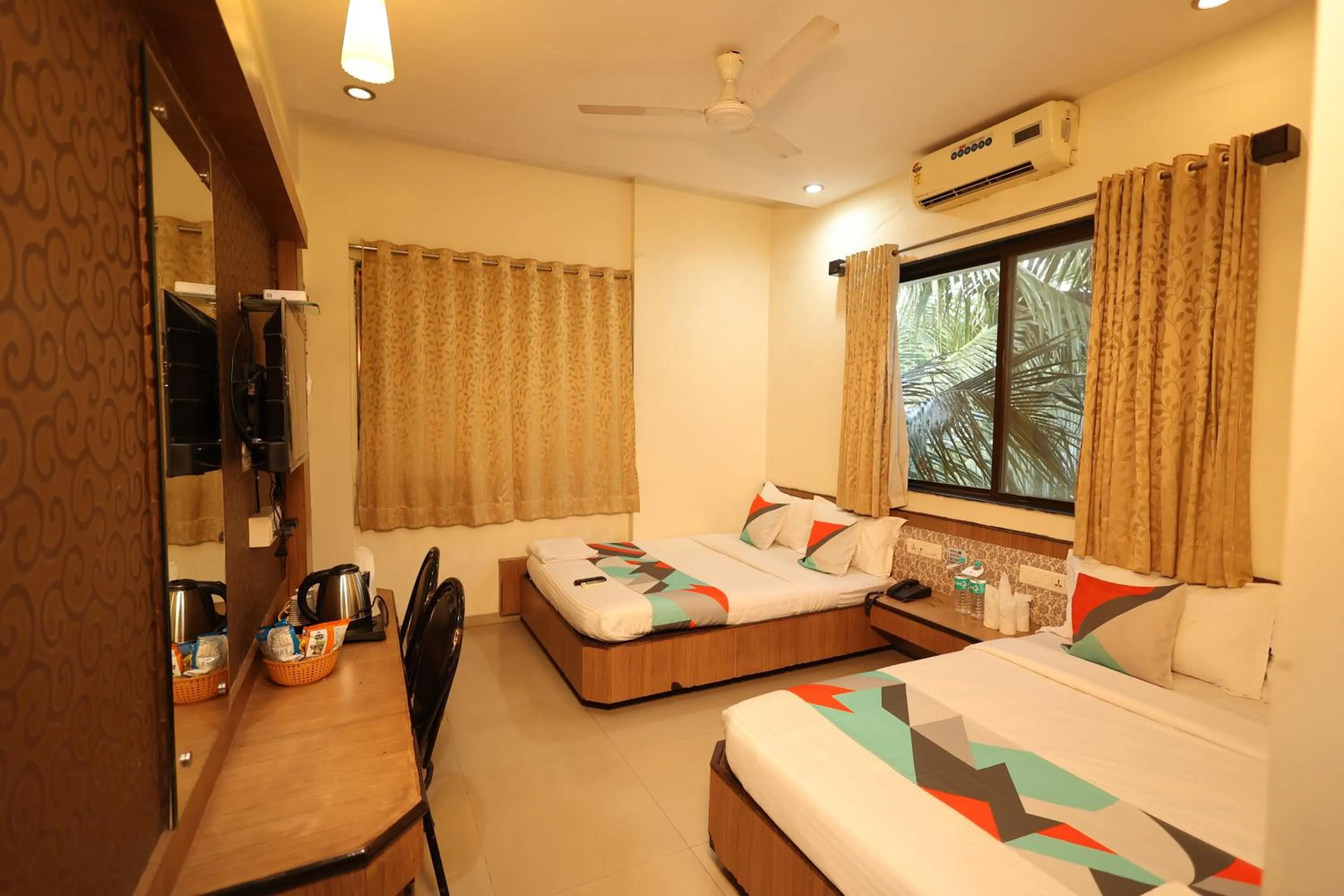 Bed in Hotel Sai Grand Castle Inn