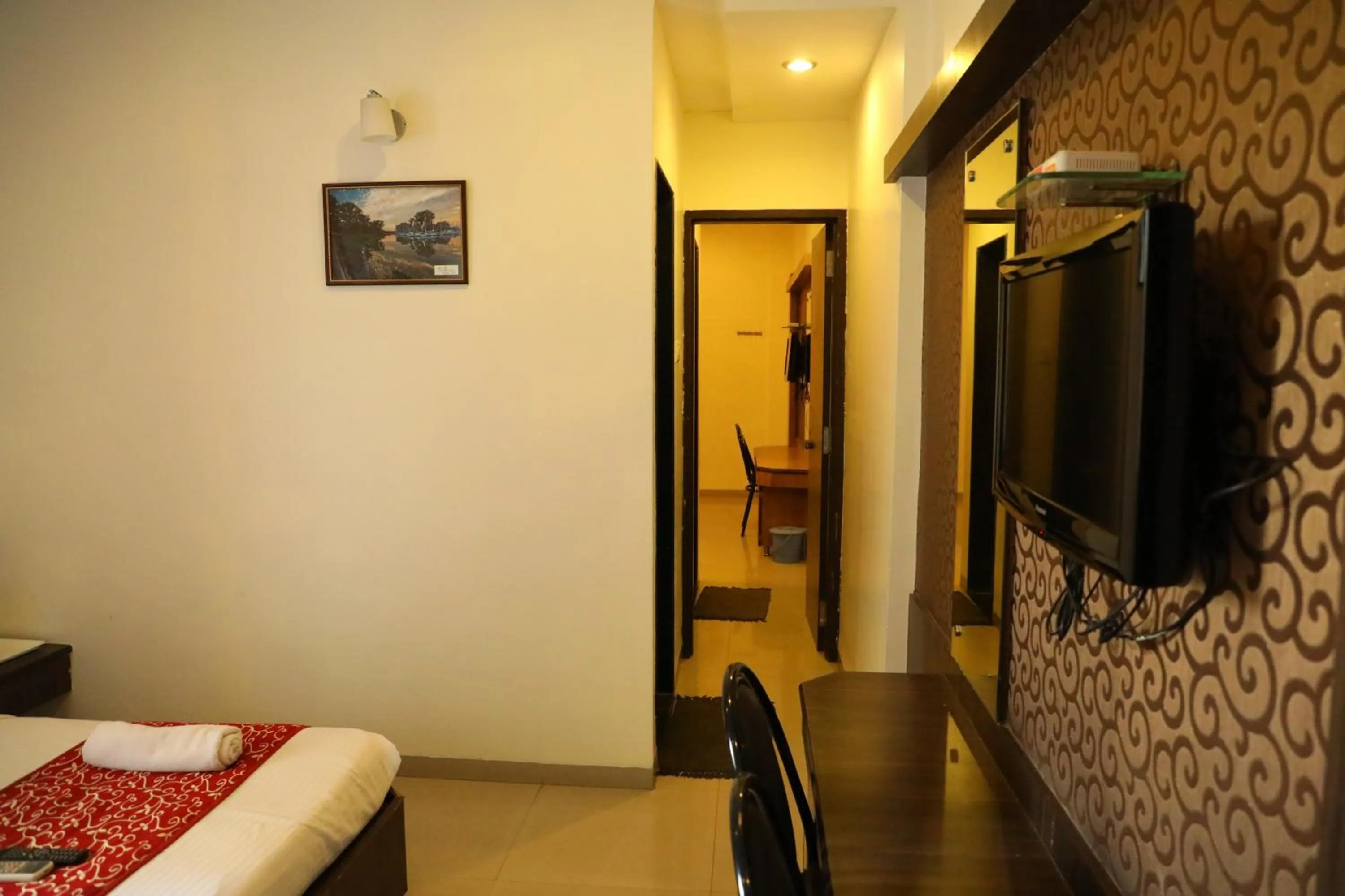 TV and multimedia, Bed in Hotel Sai Grand Castle Inn