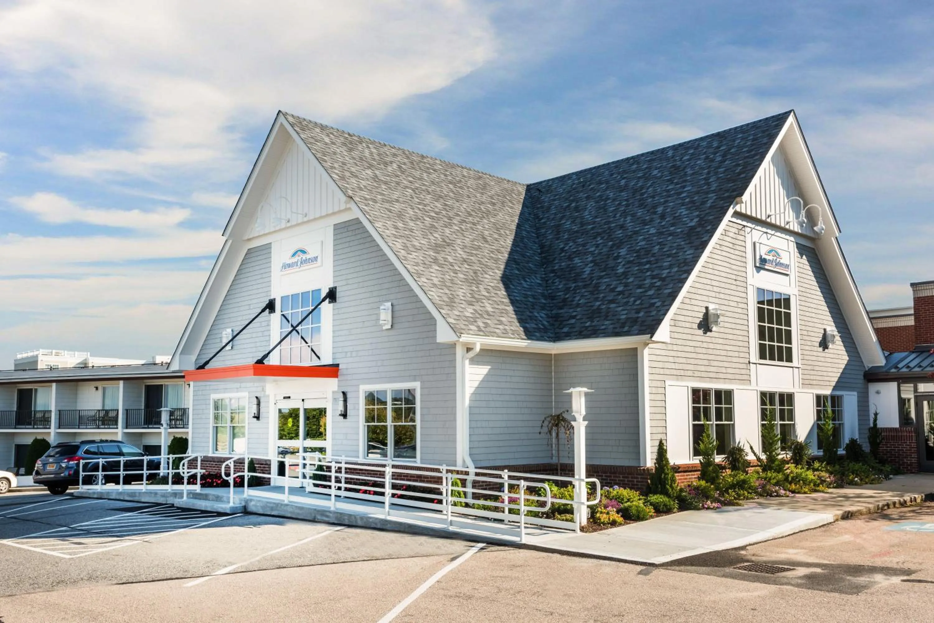 Property building in Howard Johnson by Wyndham Middletown Newport Area