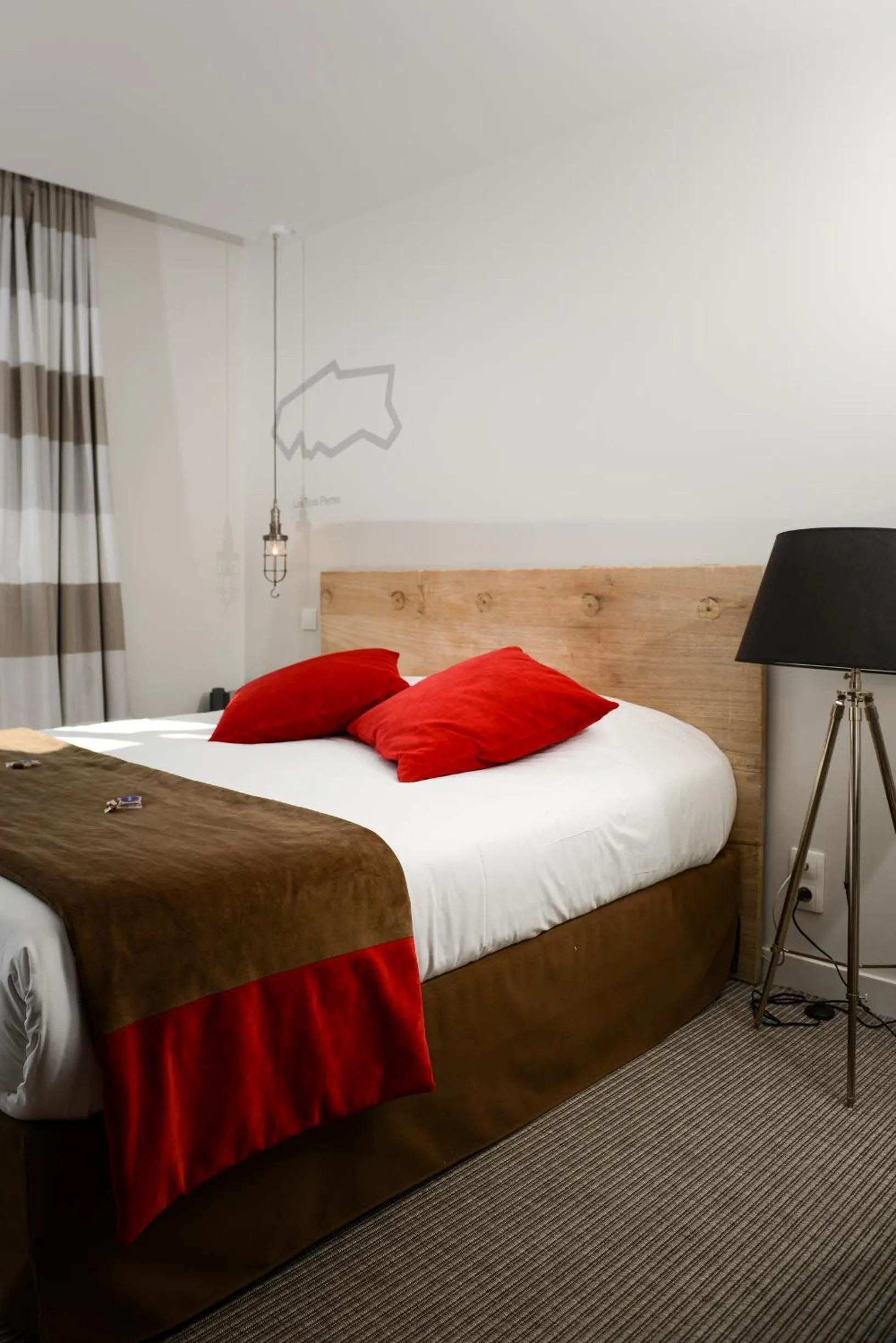 Photo of the whole room, Bed in Hôtel Ar Iniz