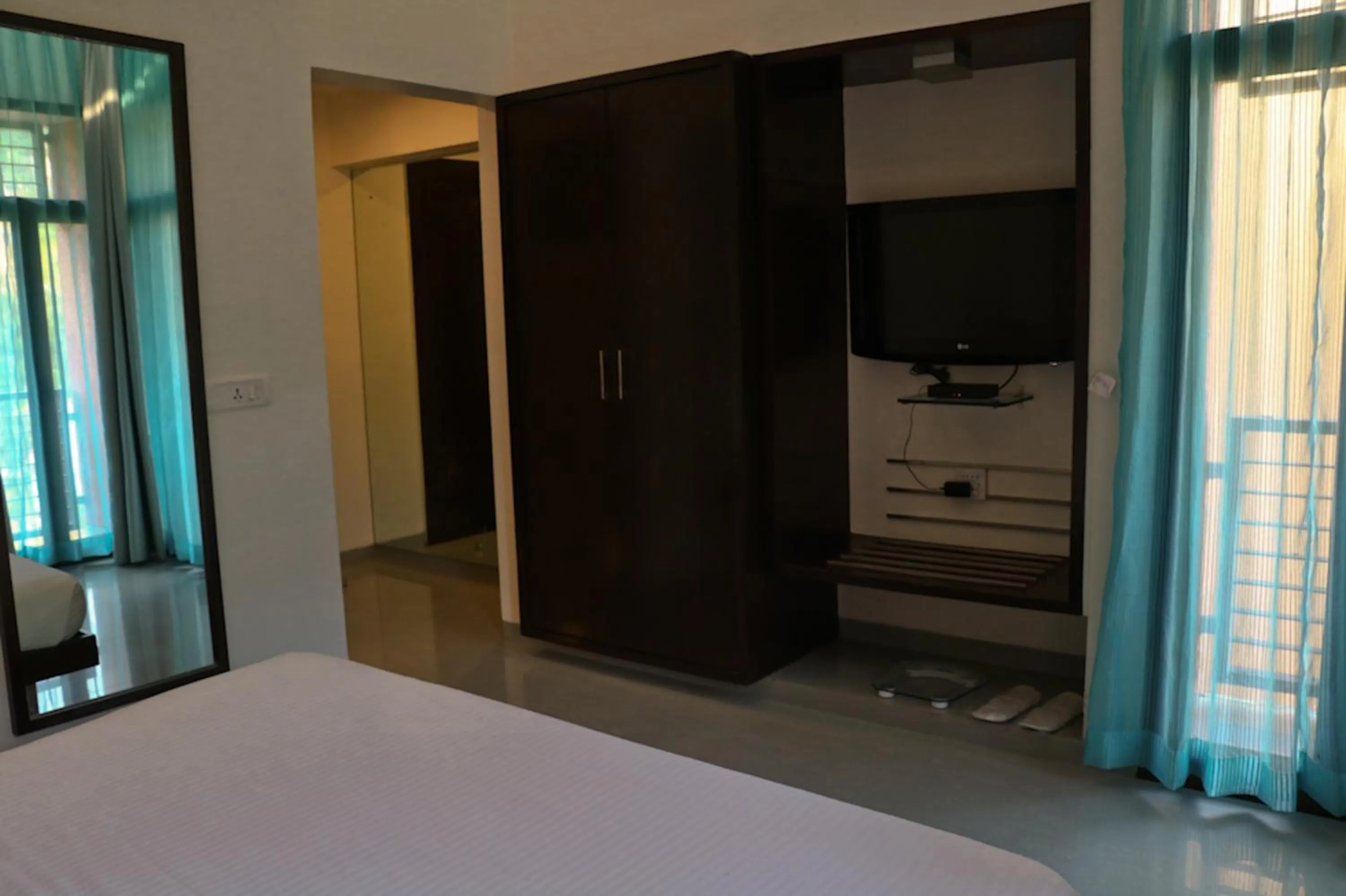 Bedroom, Bed in The Waterfront Shaw Lavasa