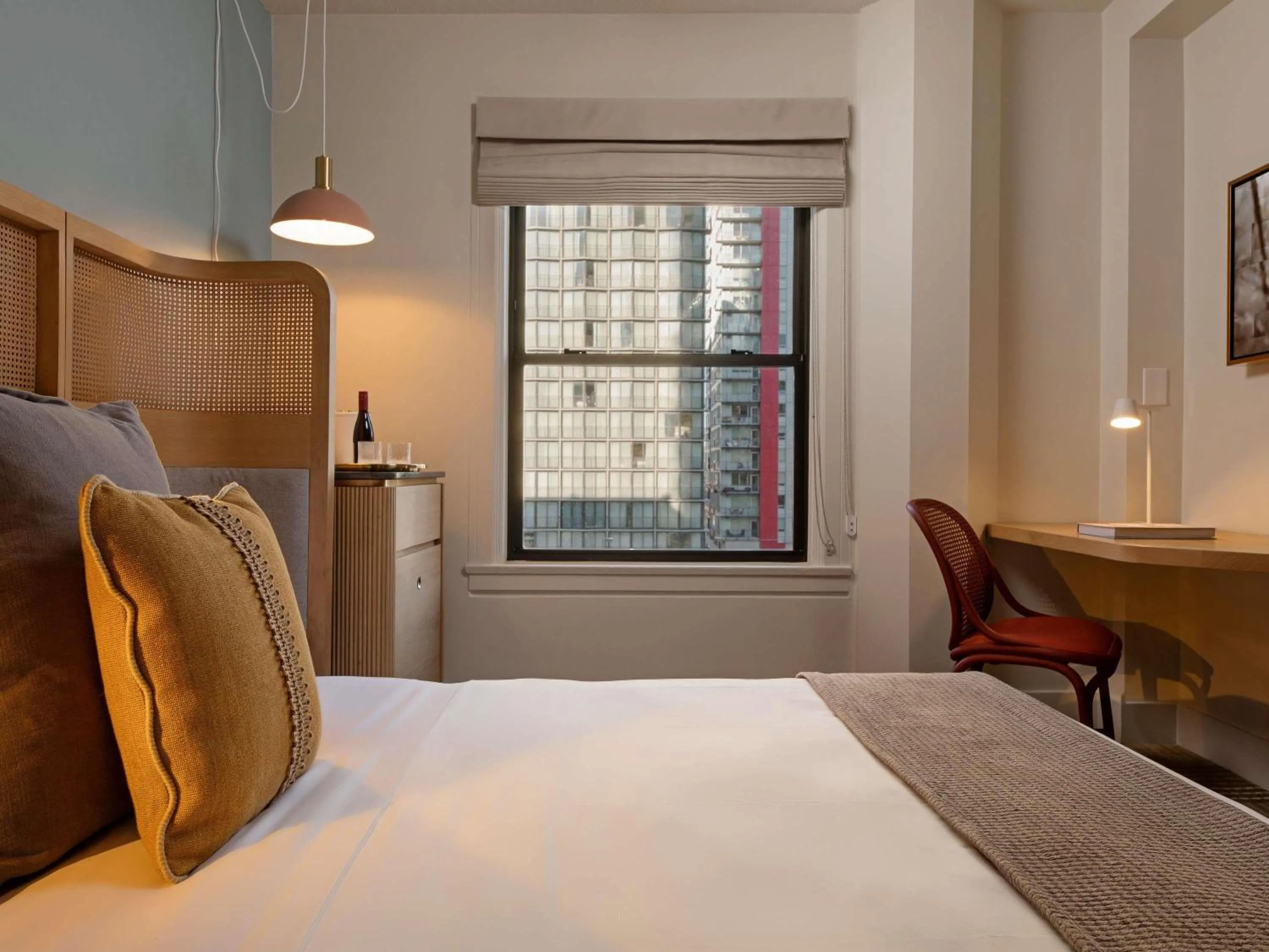 Bedroom, Bed in Ändra Hotel Seattle - MGallery Collection