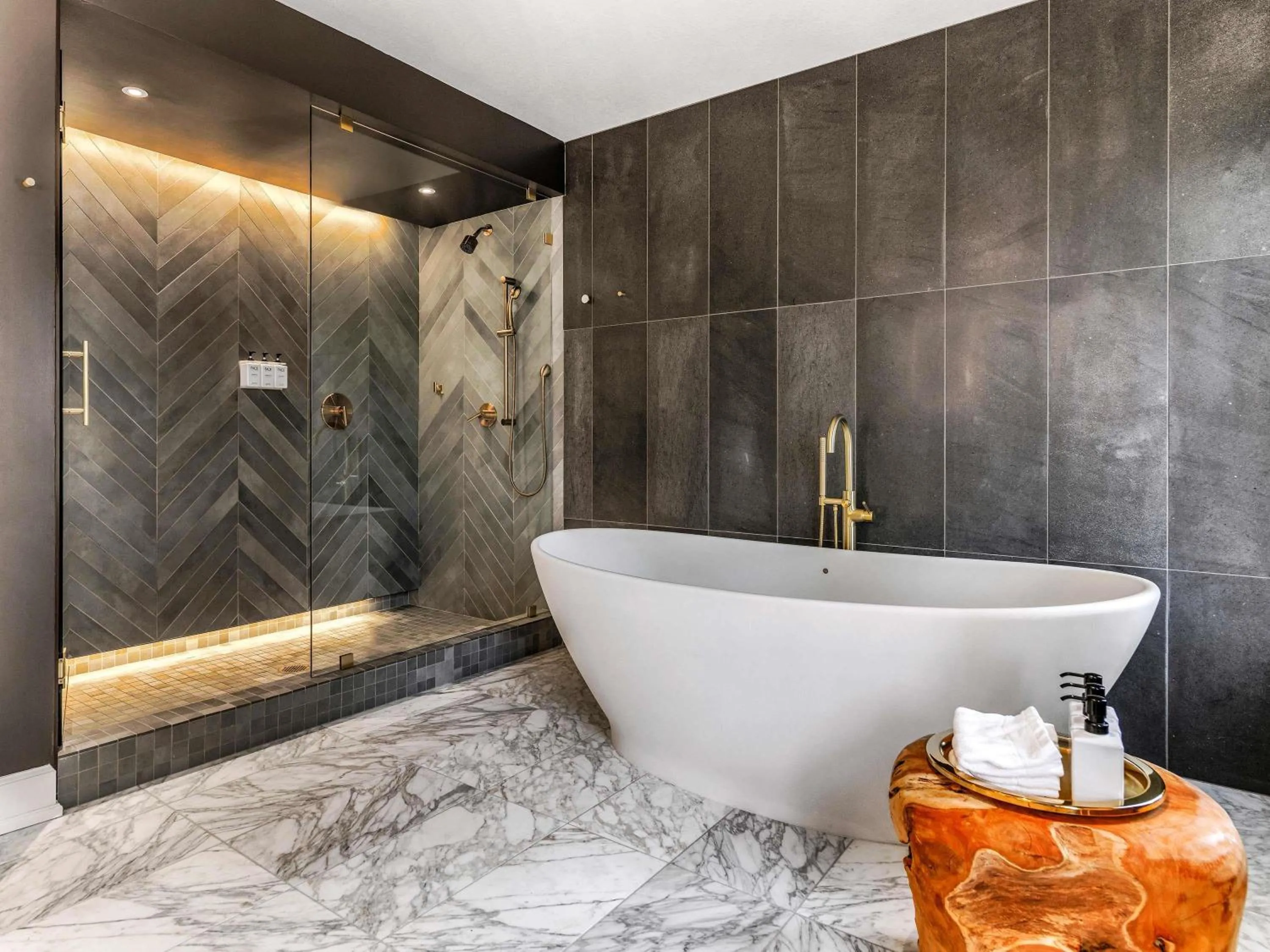 Bedroom in Ändra Hotel Seattle - MGallery Collection