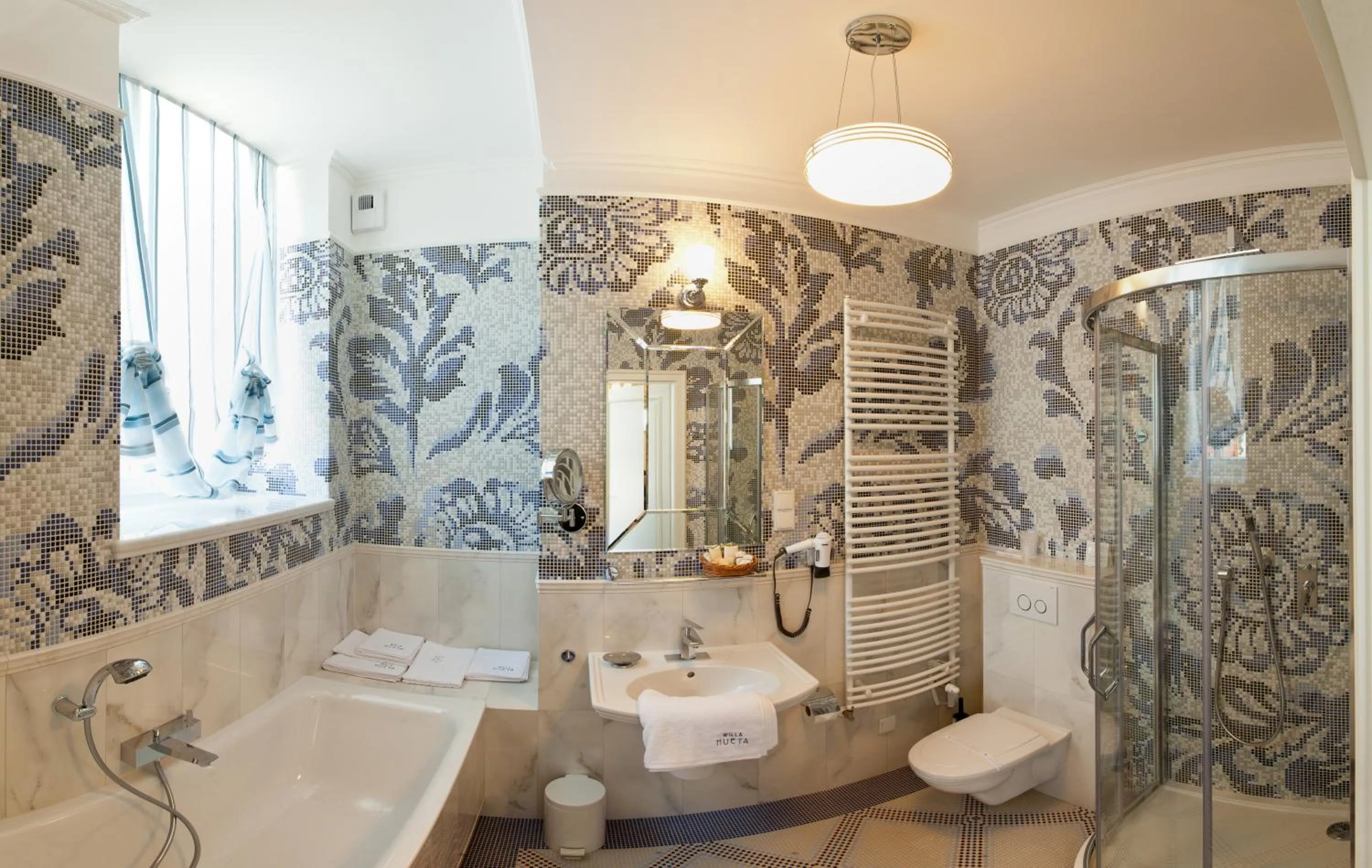 Bathroom in Hotel Willa Hueta