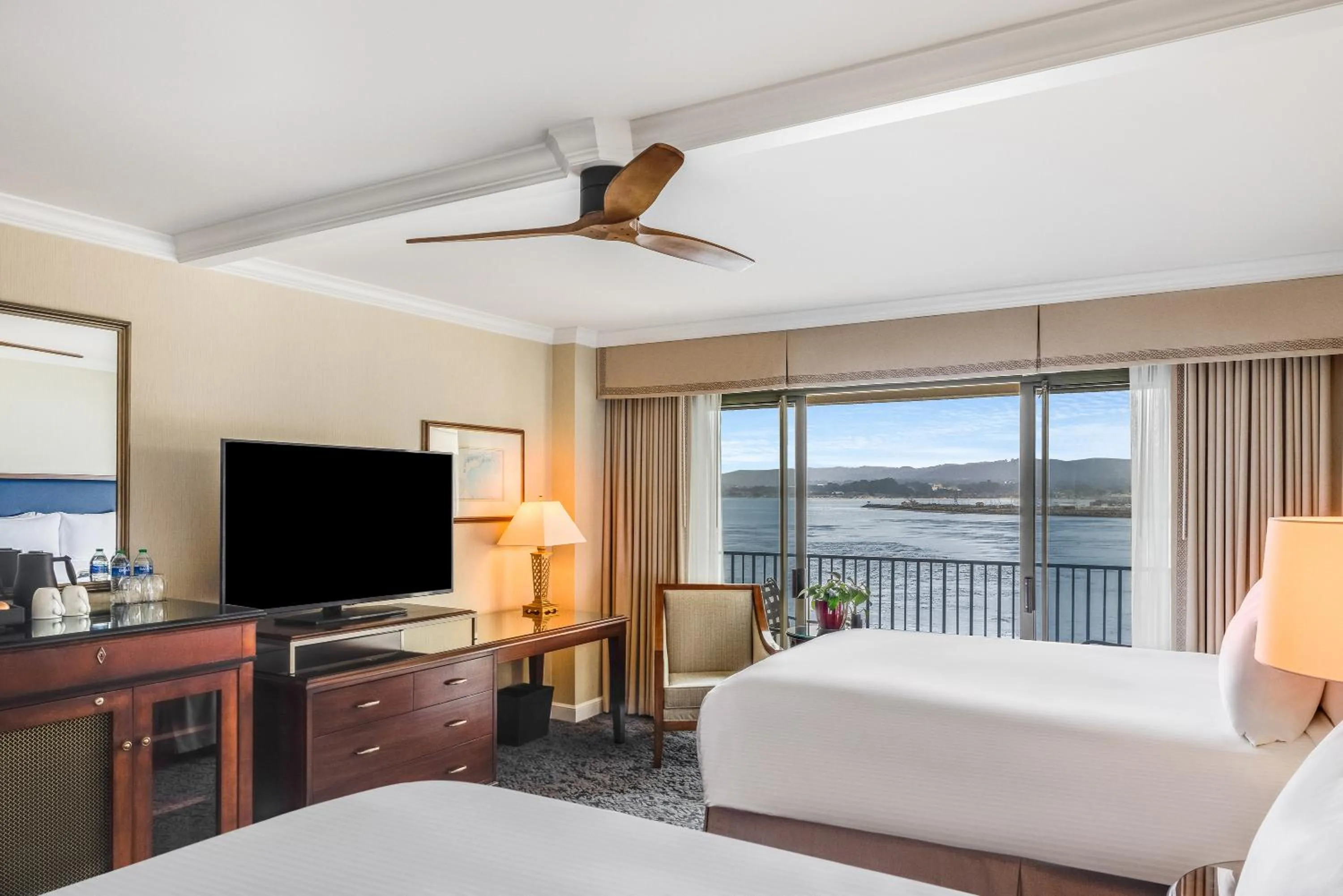 Bedroom, Bed in Monterey Plaza Hotel & Spa